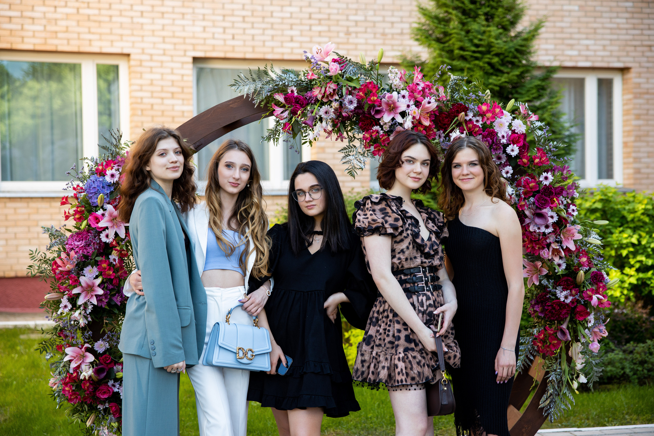 София, фотосессия одиннадцатиклассницы. Выпускные фотоальбомы в Коломне. Валерий и Светлана Щавелевы