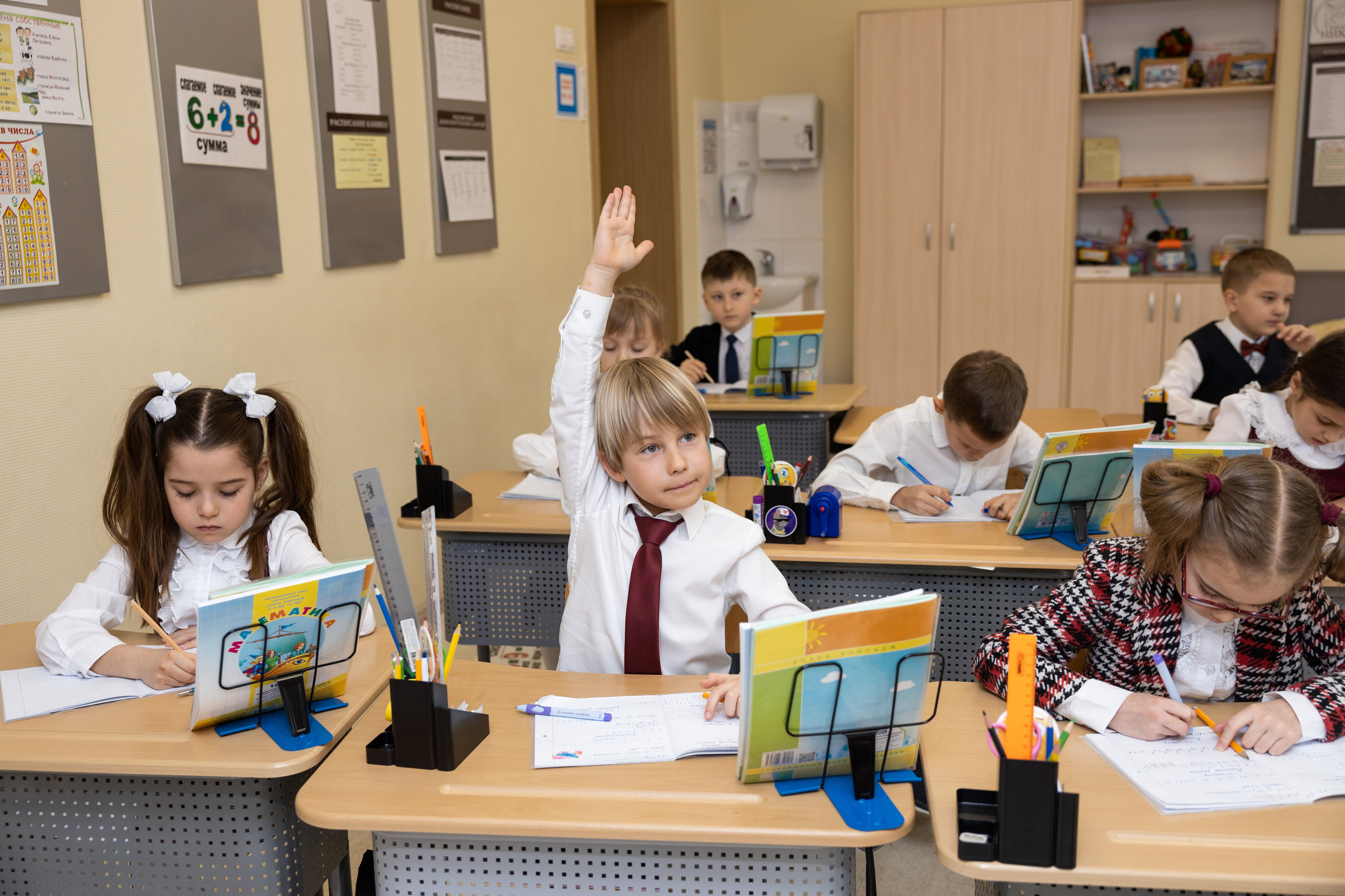 1-й класс в школе, Камила. Выпускные фотоальбомы в Коломне. Валерий и Светлана Щавелевы