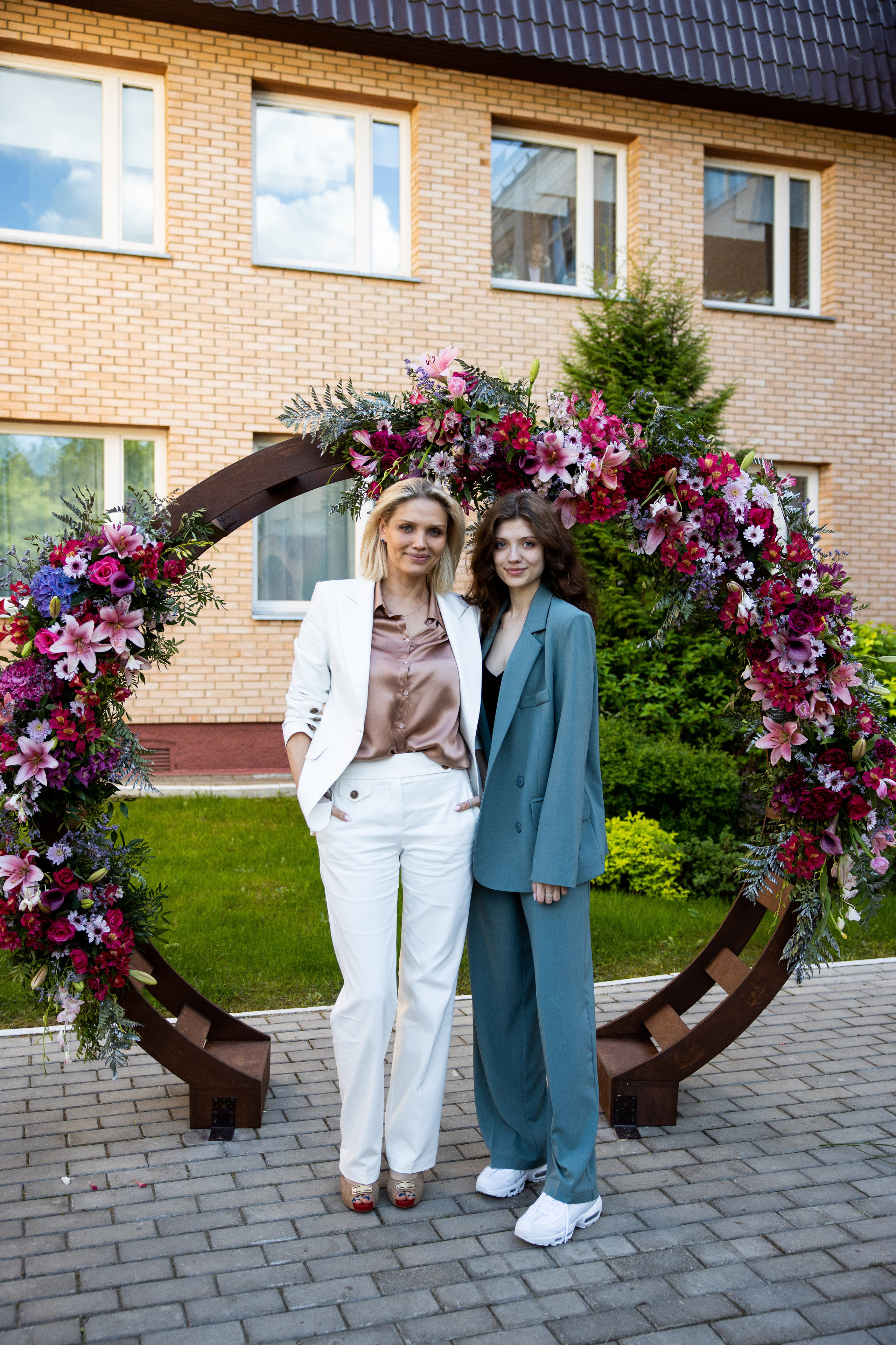 София, фотосессия одиннадцатиклассницы. Выпускные фотоальбомы в Коломне. Валерий и Светлана Щавелевы