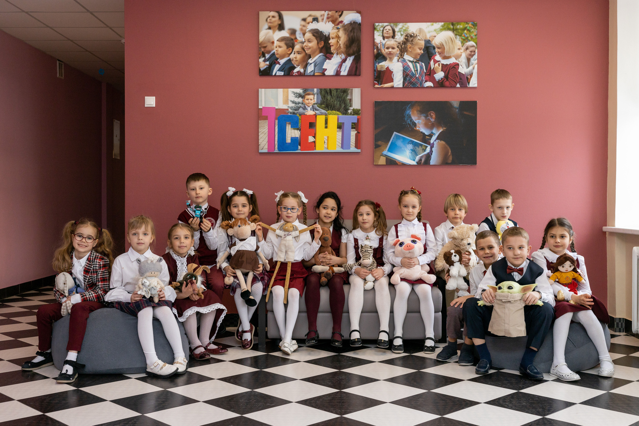 1-й класс в школе, Камила. Выпускные фотоальбомы в Коломне. Валерий и Светлана Щавелевы