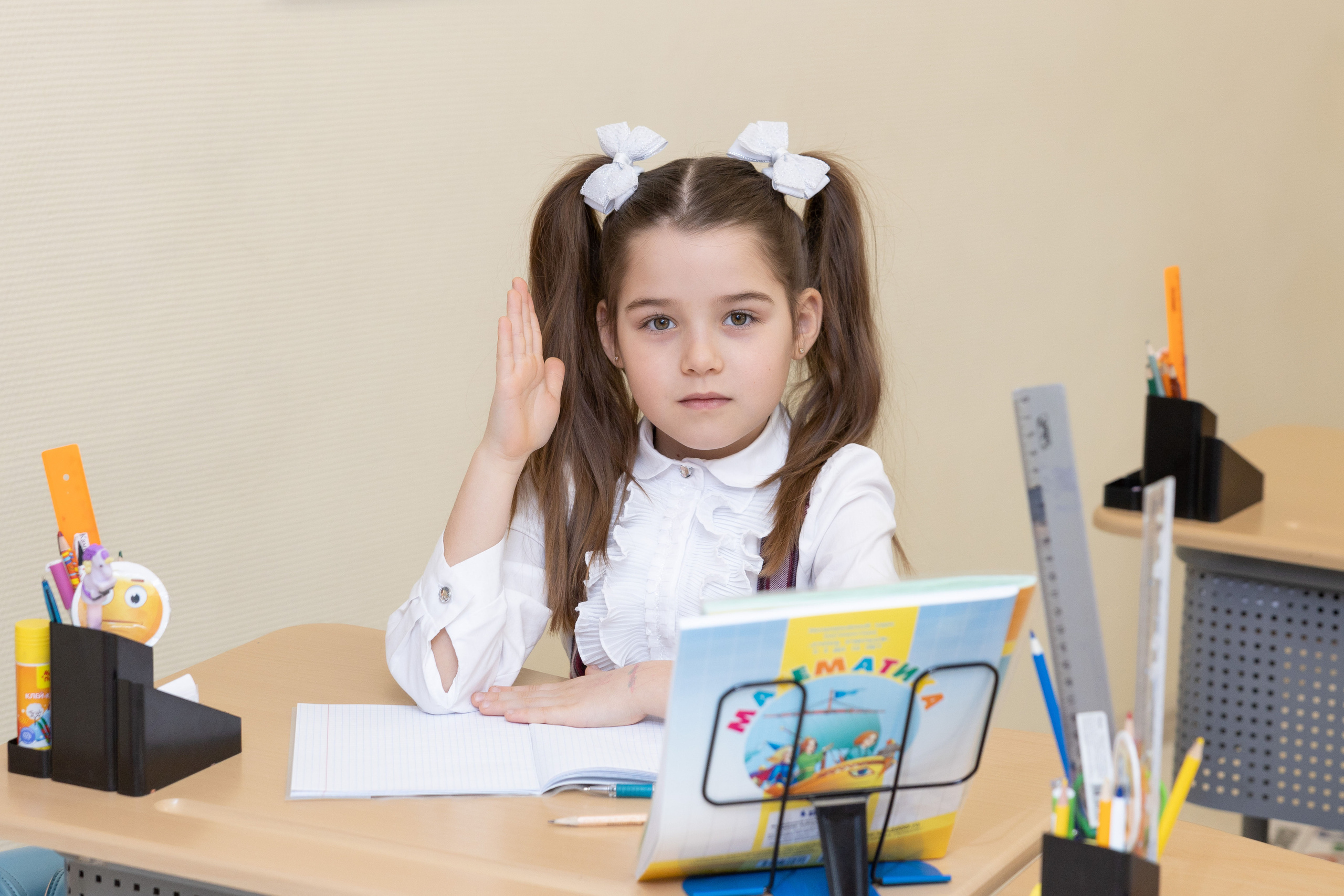 1-й класс в школе, Камила. Выпускные фотоальбомы в Коломне. Валерий и Светлана Щавелевы