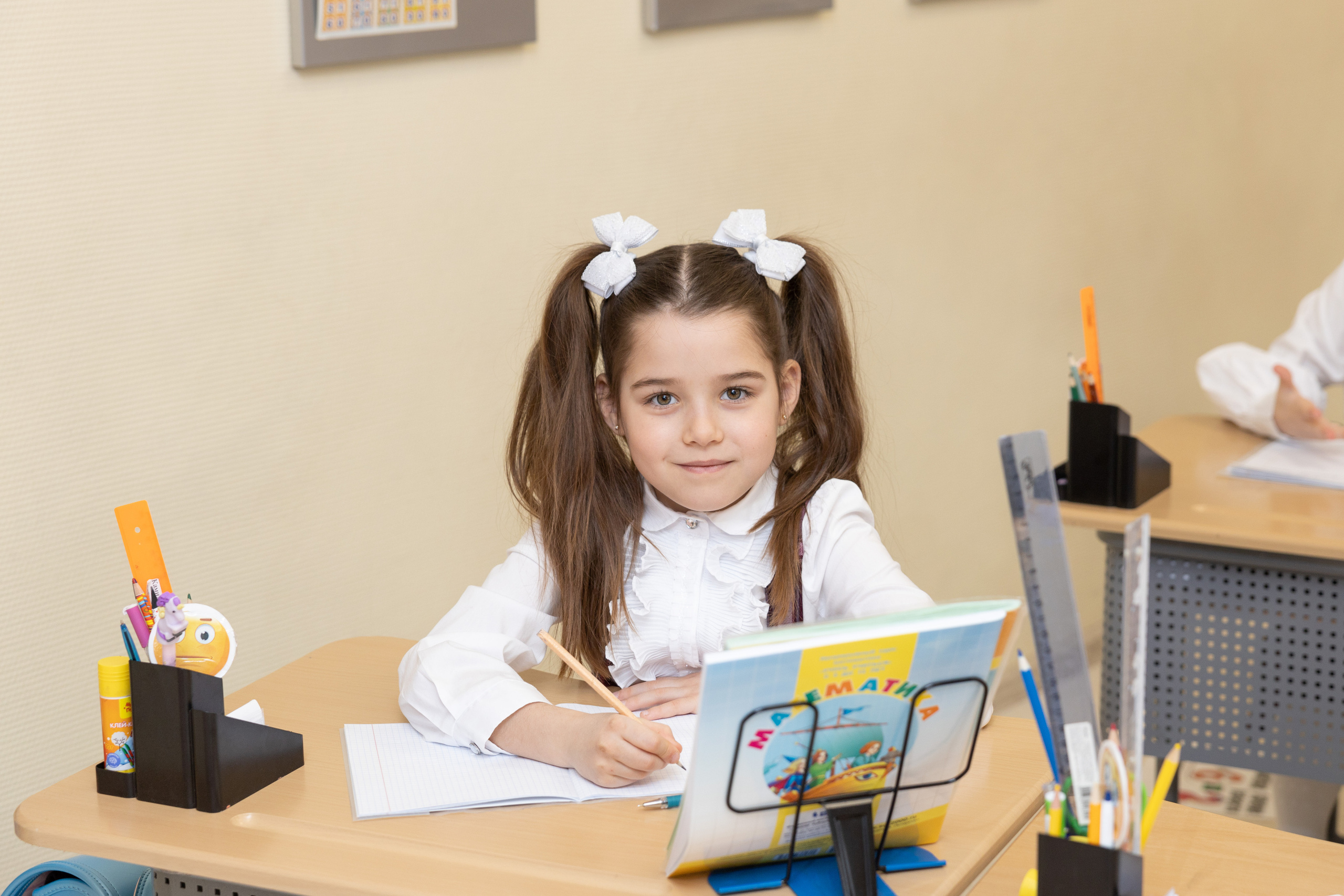 1-й класс в школе, Камила. Выпускные фотоальбомы в Коломне. Валерий и Светлана Щавелевы