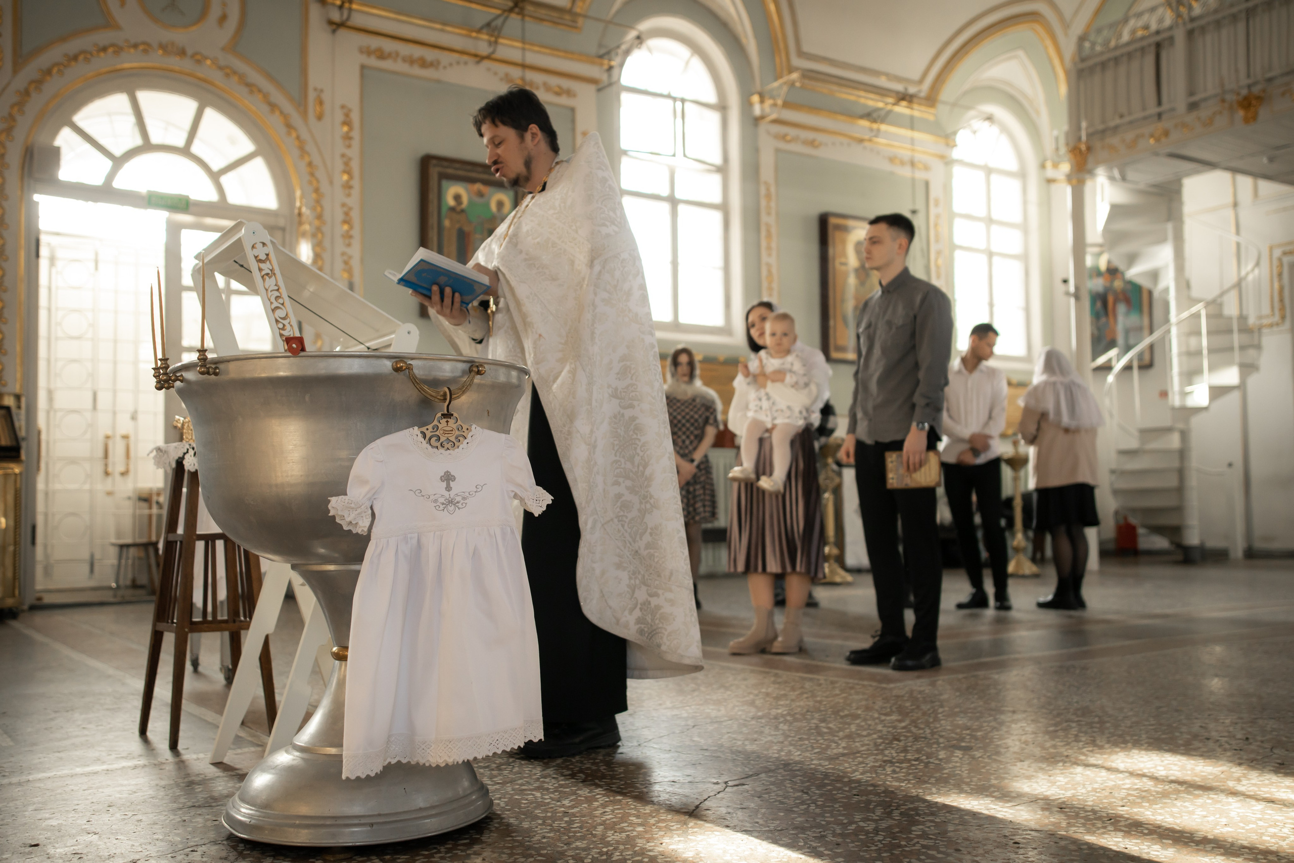 Крещение Арины. Фотограф на крещении и венчании Елена Плинер, Псков и Псковская область