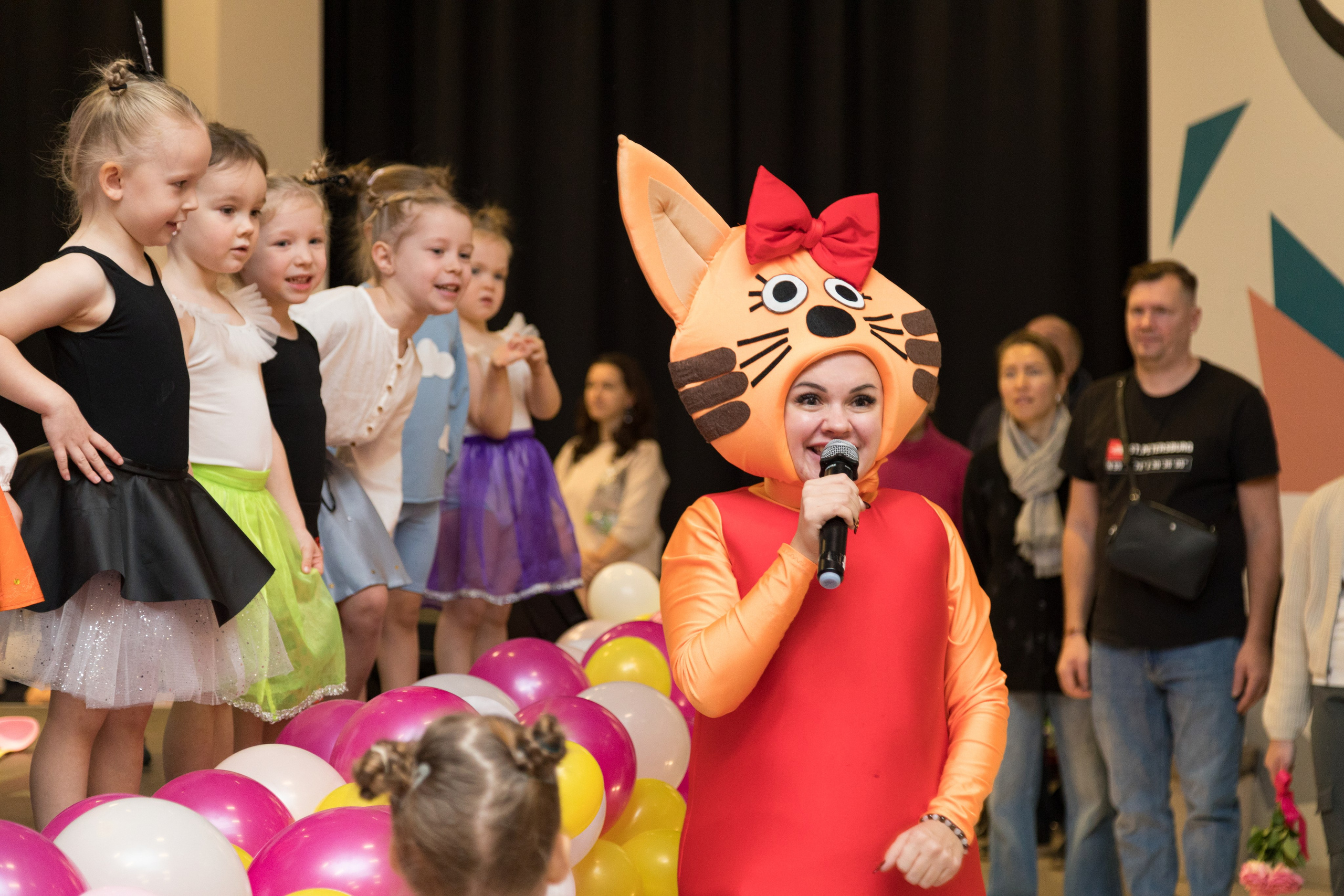 Отчетный концерт танцевального коллектива «ПЕТЕРБУРИКИ». Детский и контент фотограф Надя Волкова Санкт-Петербург