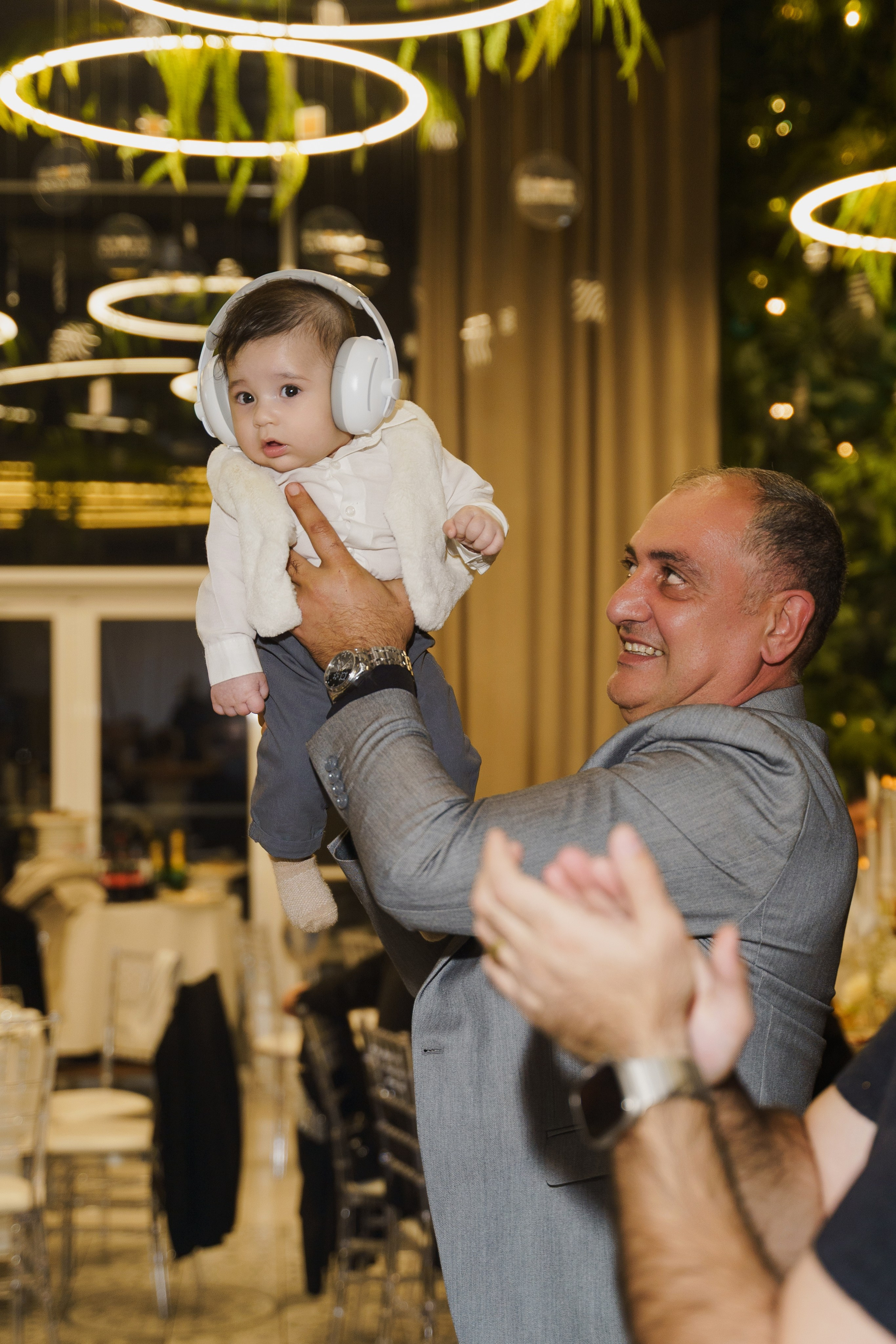 Красивое обручение на берегу чёрного моря в Лермонтово от ТВИНС СТУДИО. ТВИНС СТУДИО — лучшие свадебные фотографы и видеографы в Краснодаре