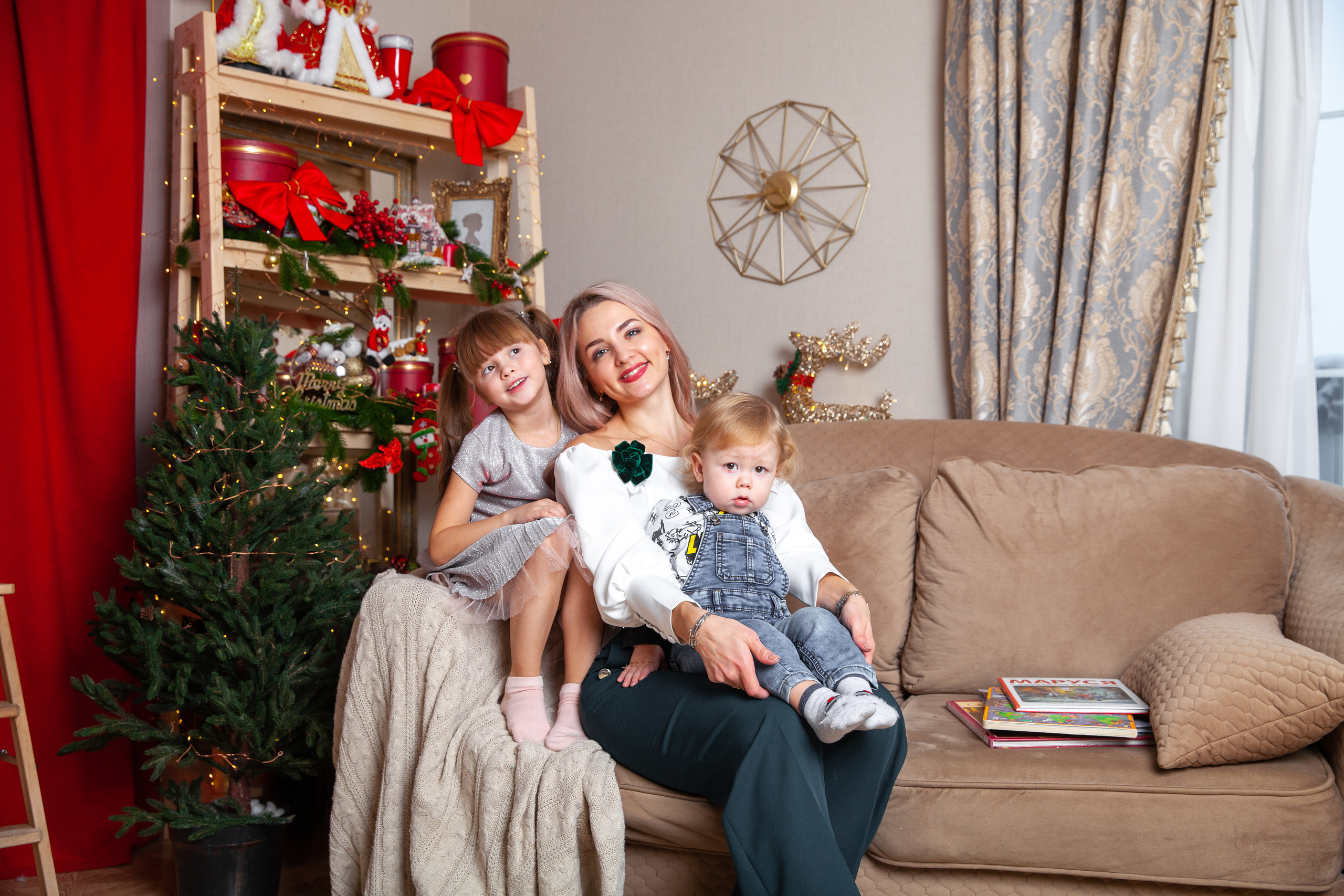 Мария с малышами. Новогодняя фотосессия. Фотограф в Железнодорожном и Балашихе