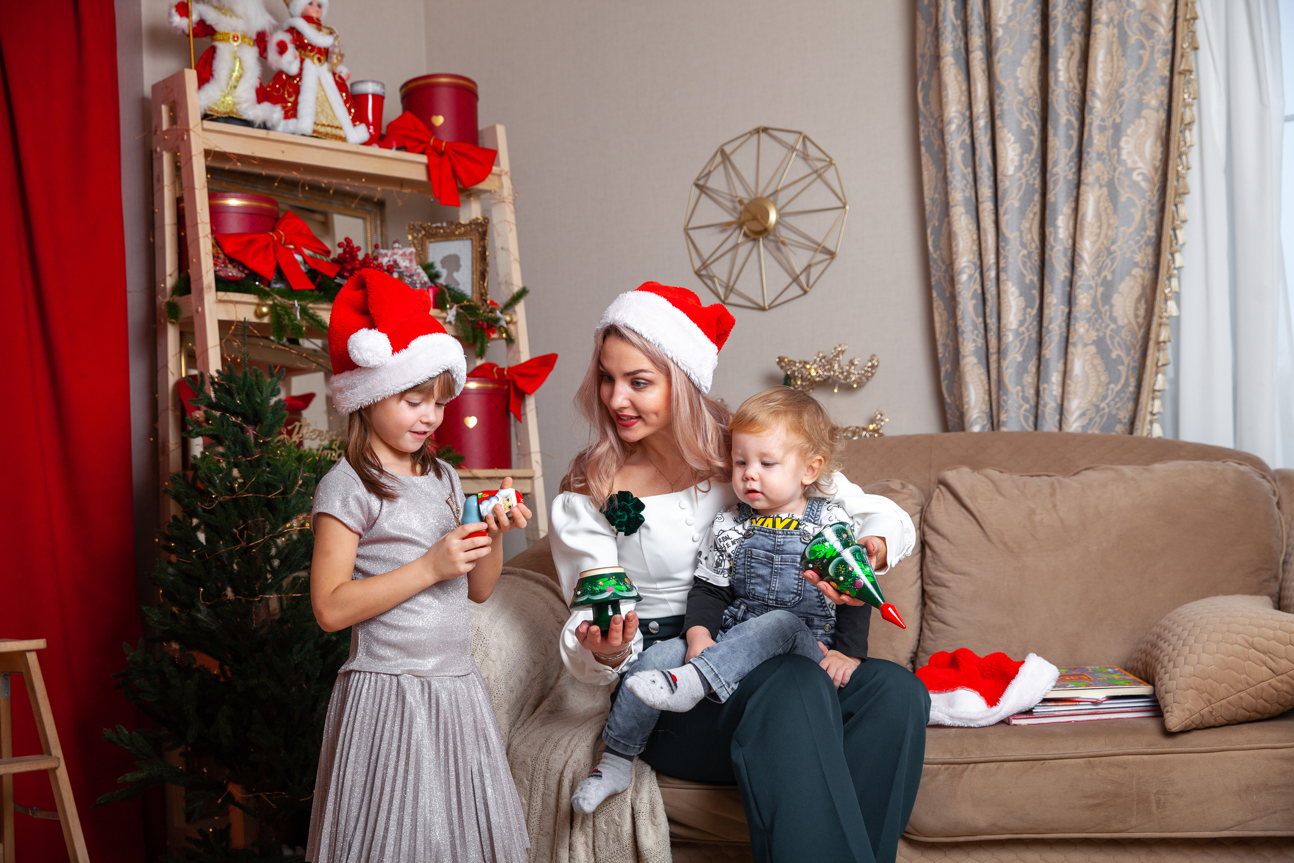 Мария с малышами. Новогодняя фотосессия. Фотограф в Железнодорожном и Балашихе