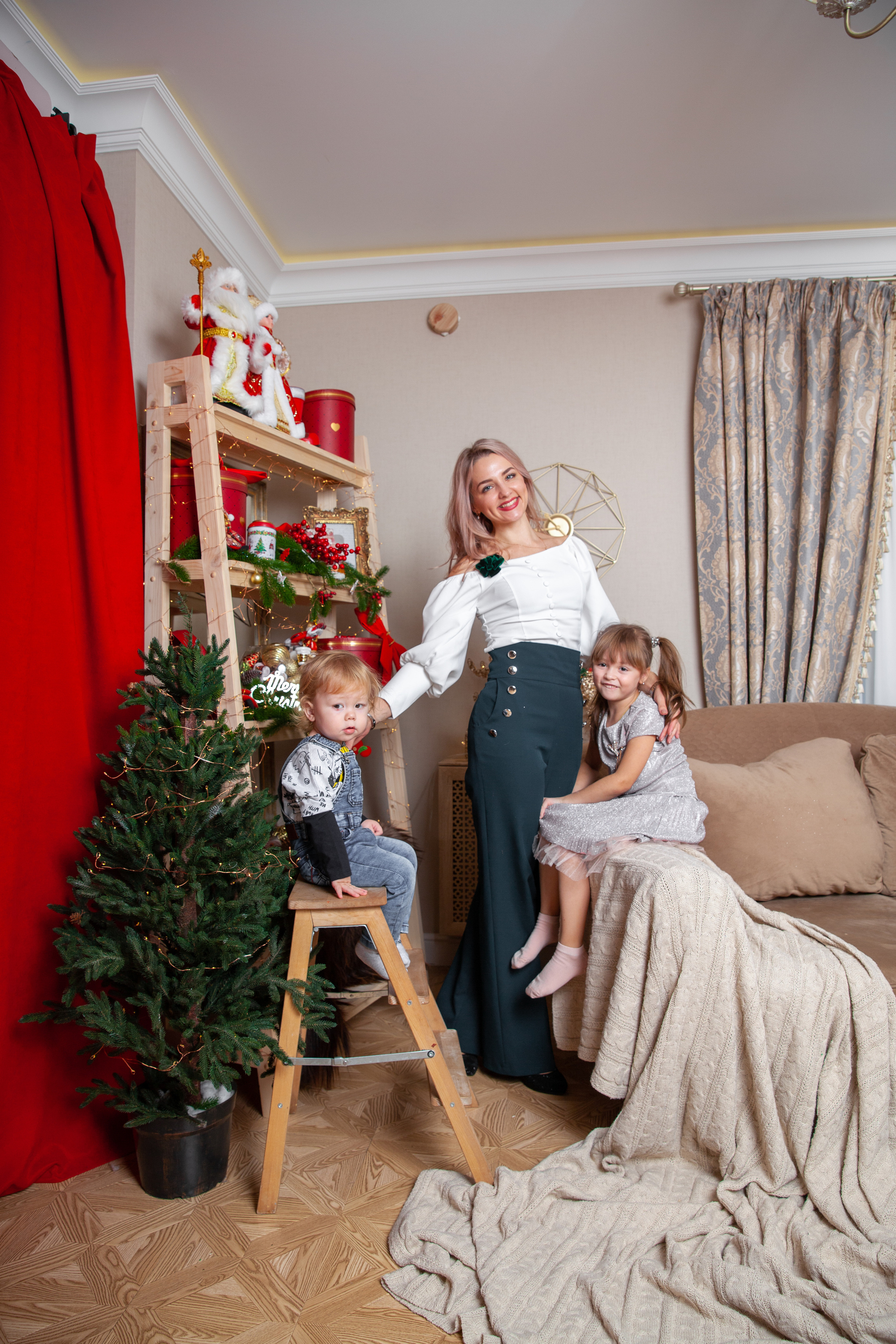 Мария с малышами. Новогодняя фотосессия. Фотограф в Железнодорожном и Балашихе