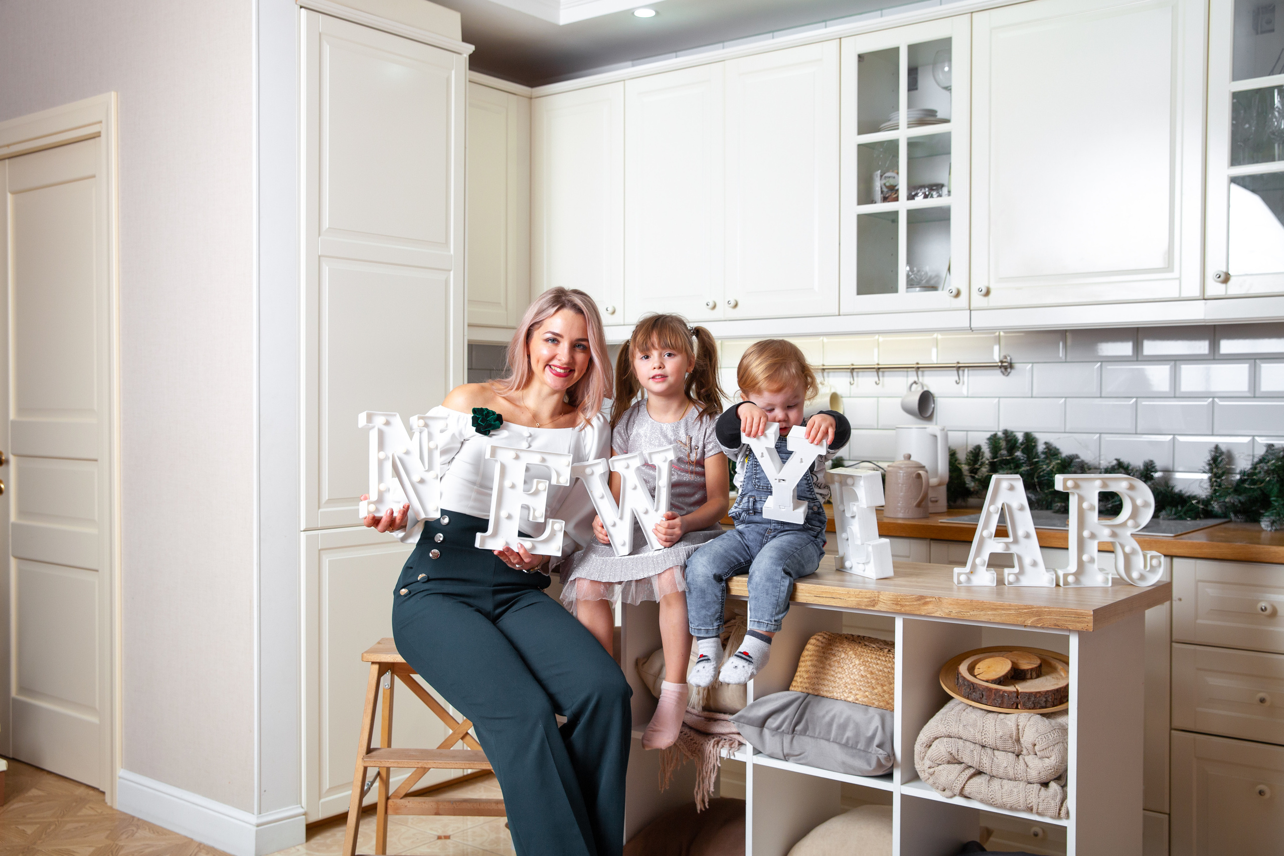 Мария с малышами. Новогодняя фотосессия. Фотограф в Железнодорожном и Балашихе