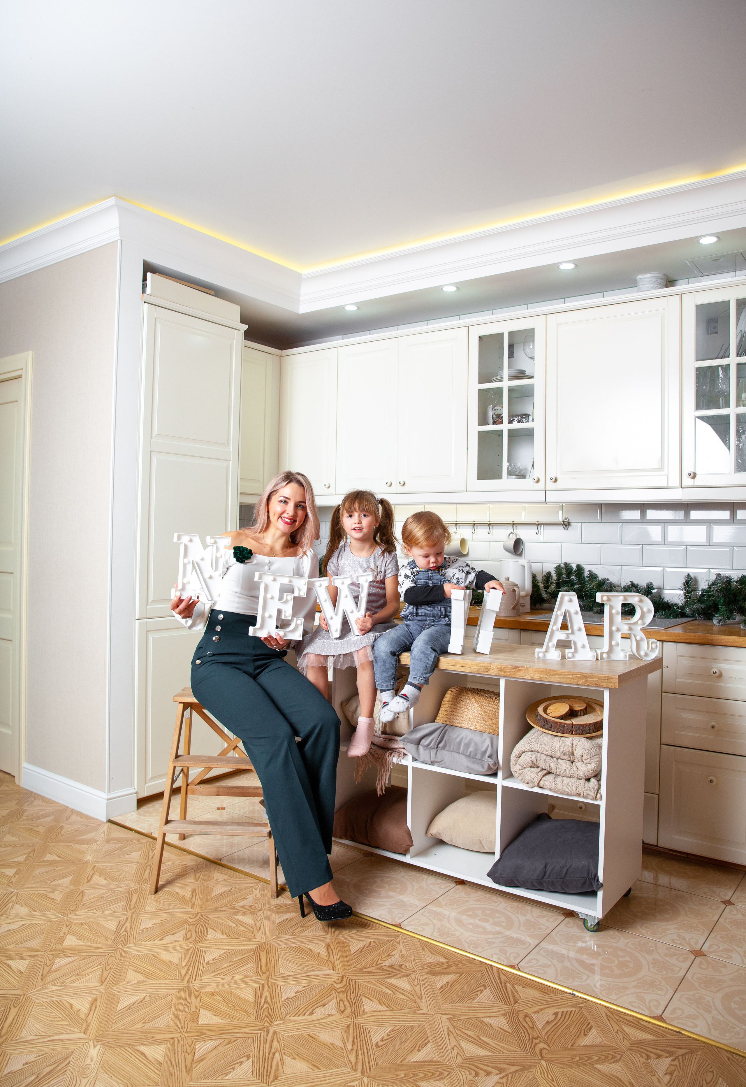 Мария с малышами. Новогодняя фотосессия. Фотограф в Железнодорожном и Балашихе