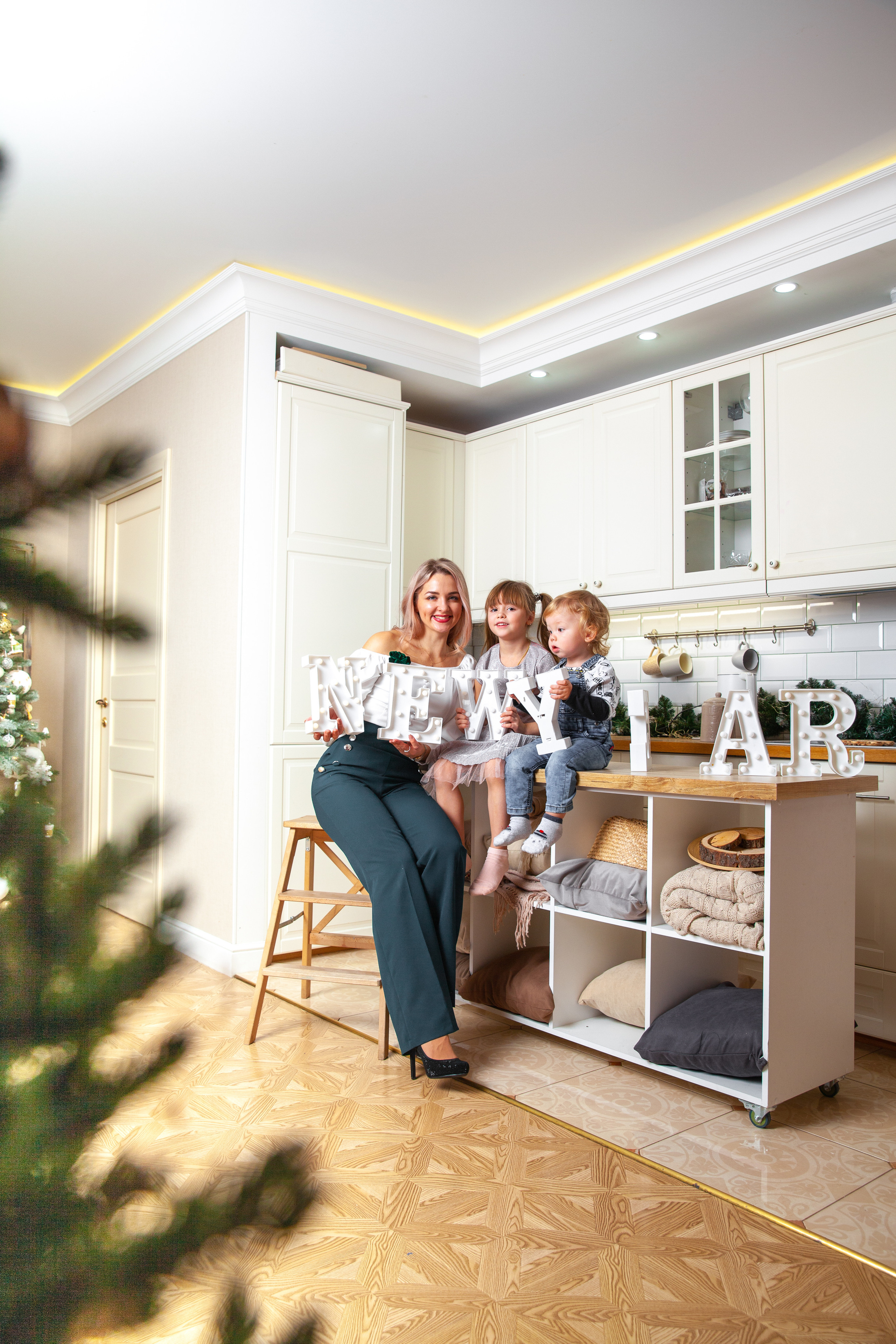 Мария с малышами. Новогодняя фотосессия. Фотограф в Железнодорожном и Балашихе