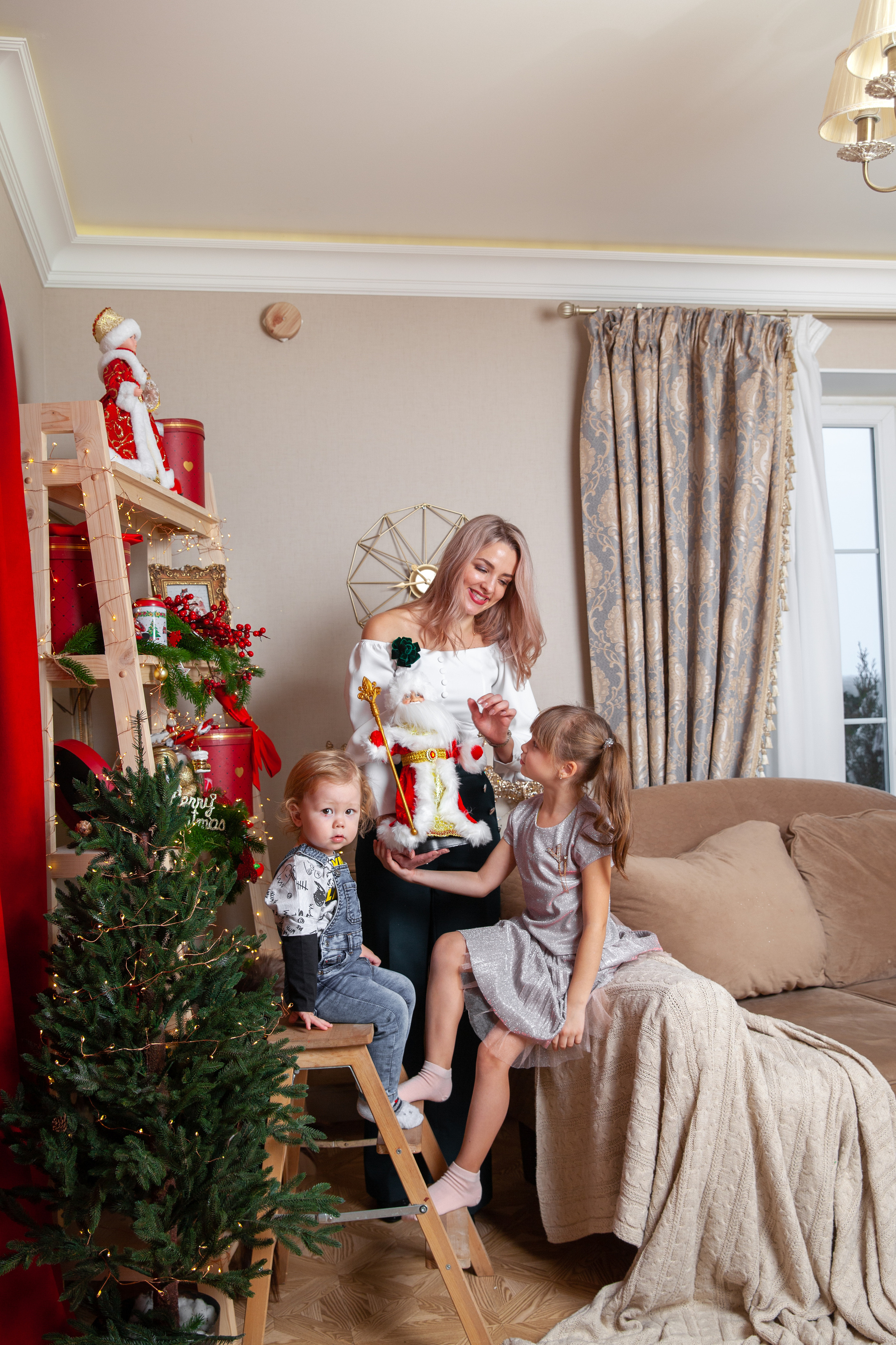 Мария с малышами. Новогодняя фотосессия. Фотограф в Железнодорожном и Балашихе
