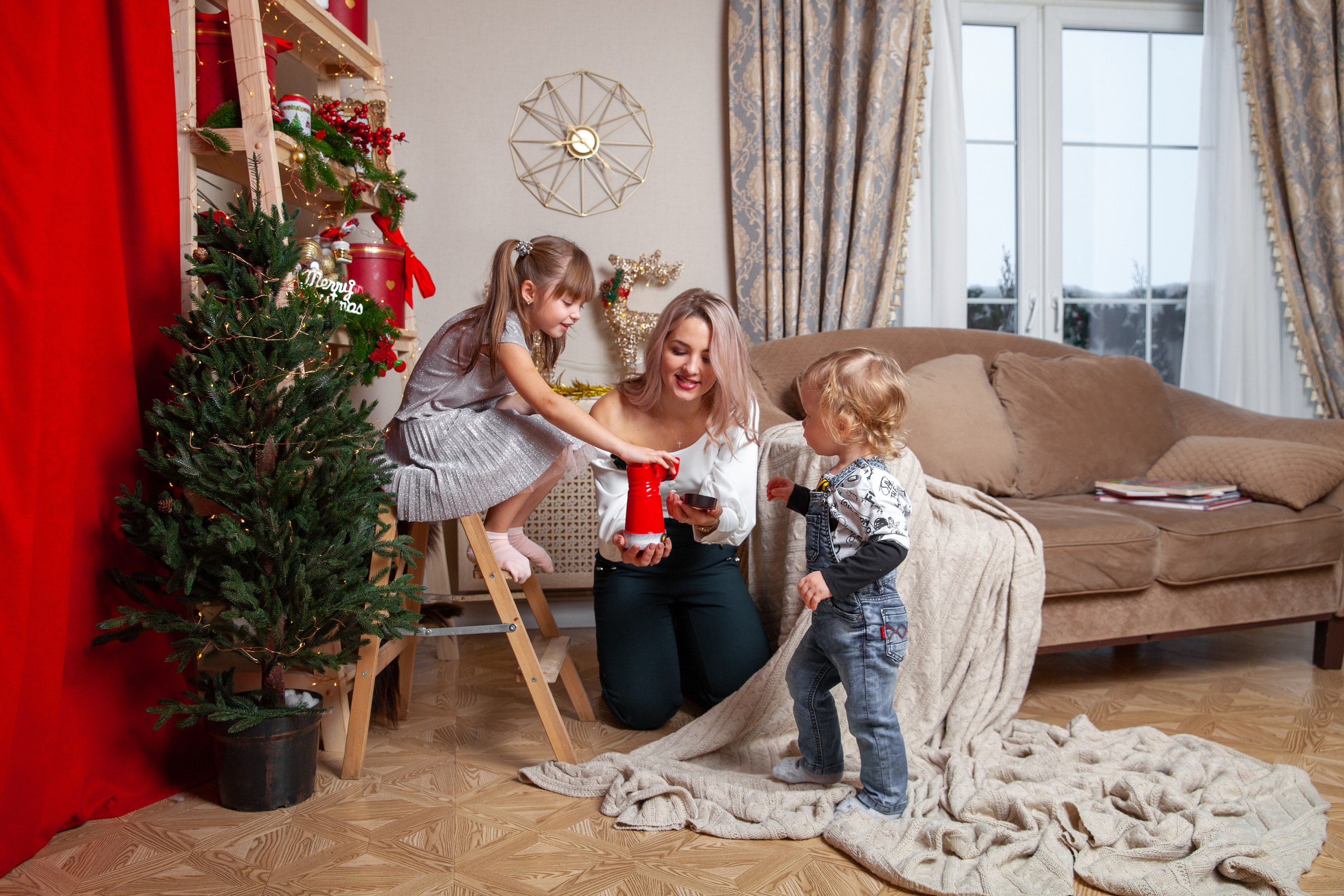 Мария с малышами. Новогодняя фотосессия. Фотограф в Железнодорожном и Балашихе