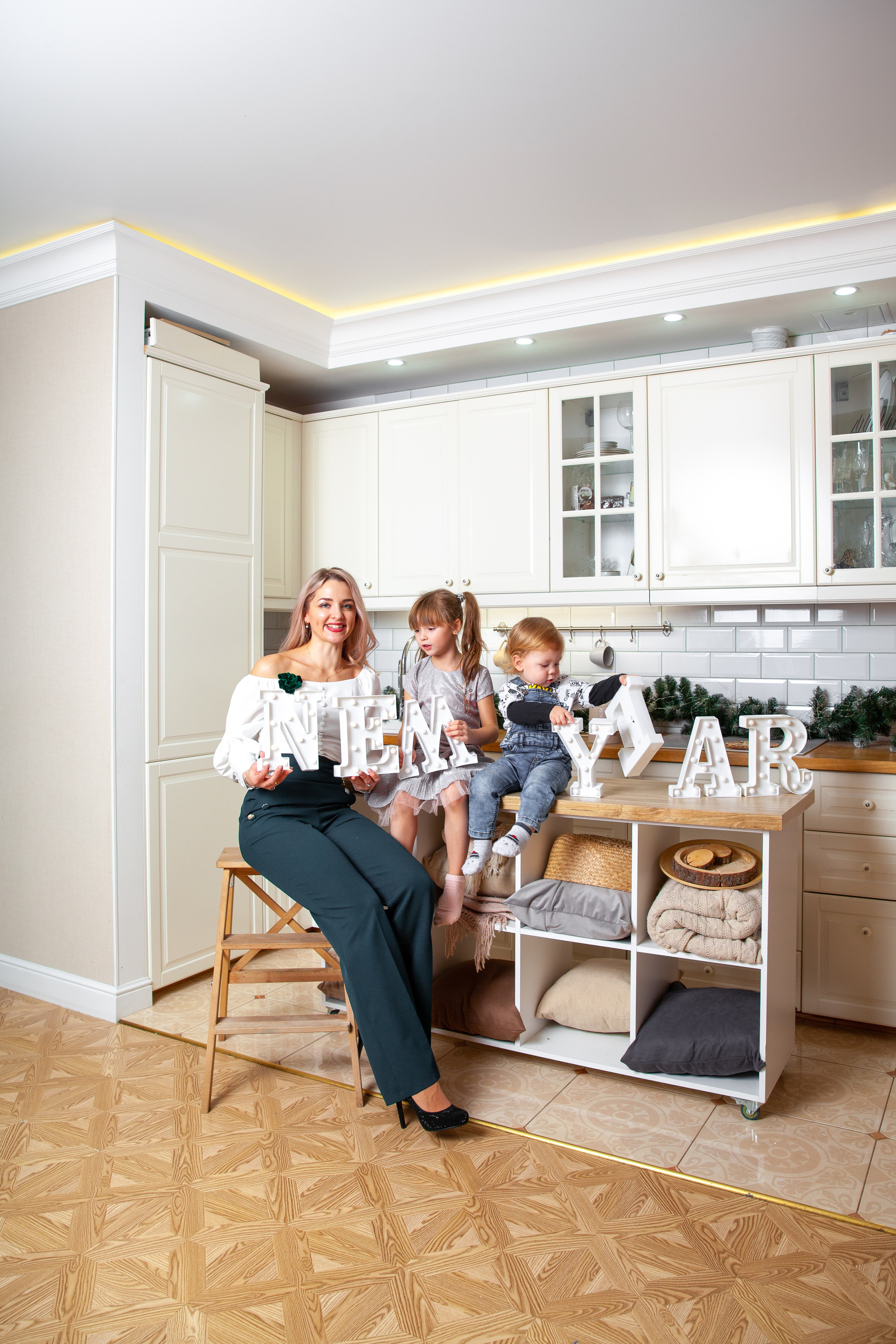 Мария с малышами. Новогодняя фотосессия. Фотограф в Железнодорожном и Балашихе