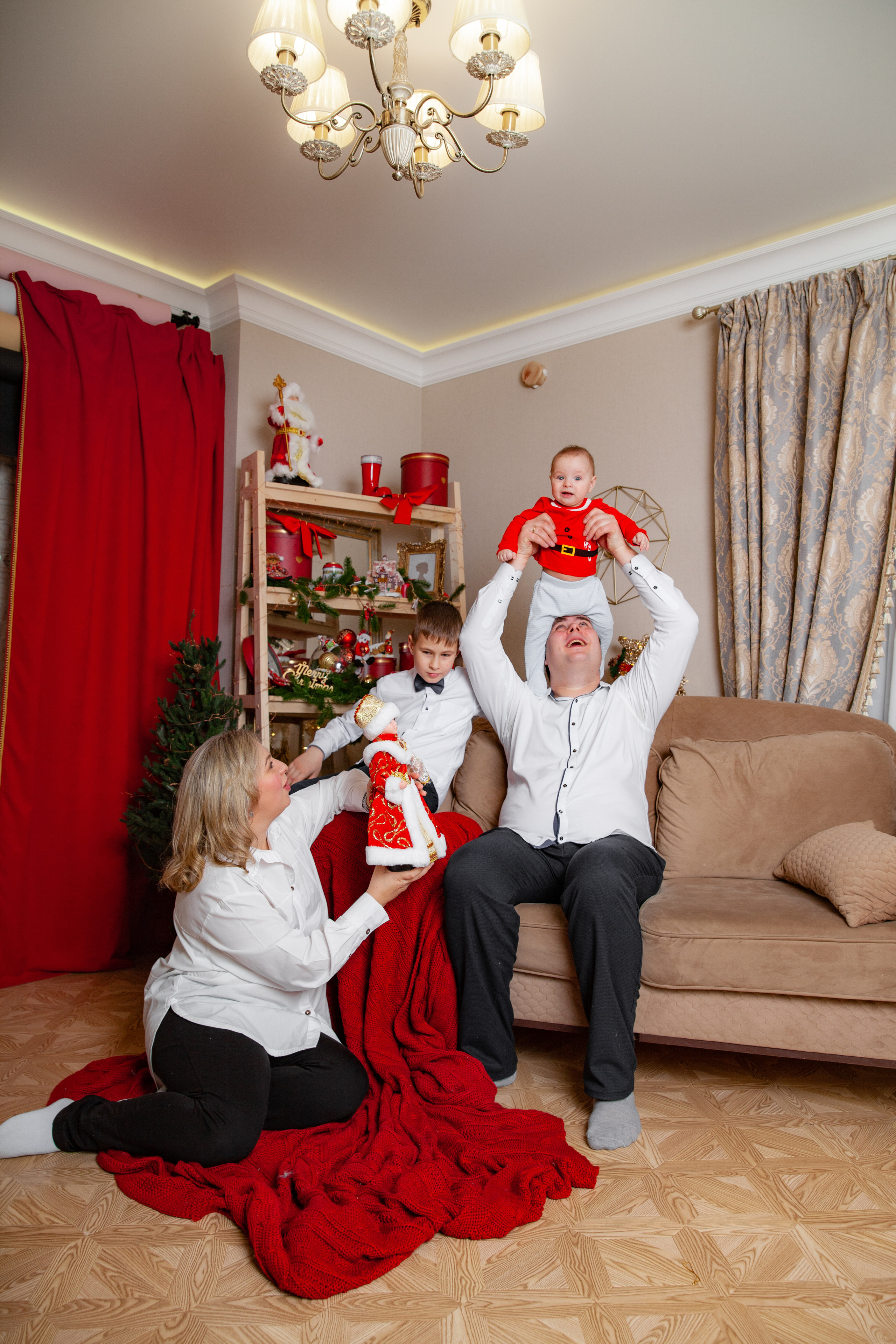 Новогодняя фотосессия для Оли и семьи. Фотограф в Железнодорожном и Балашихе