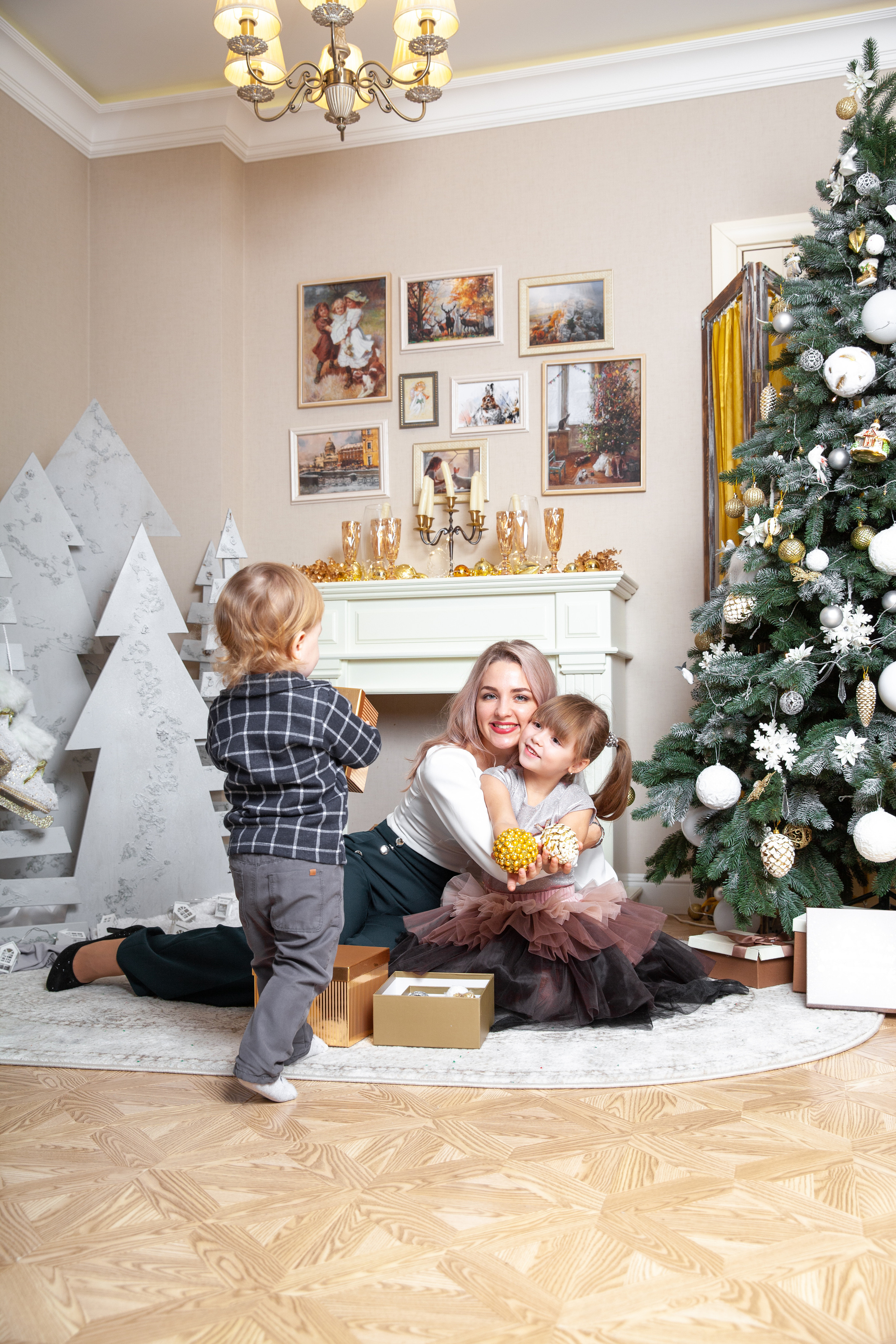 Мария с малышами. Новогодняя фотосессия. Фотограф в Железнодорожном и Балашихе