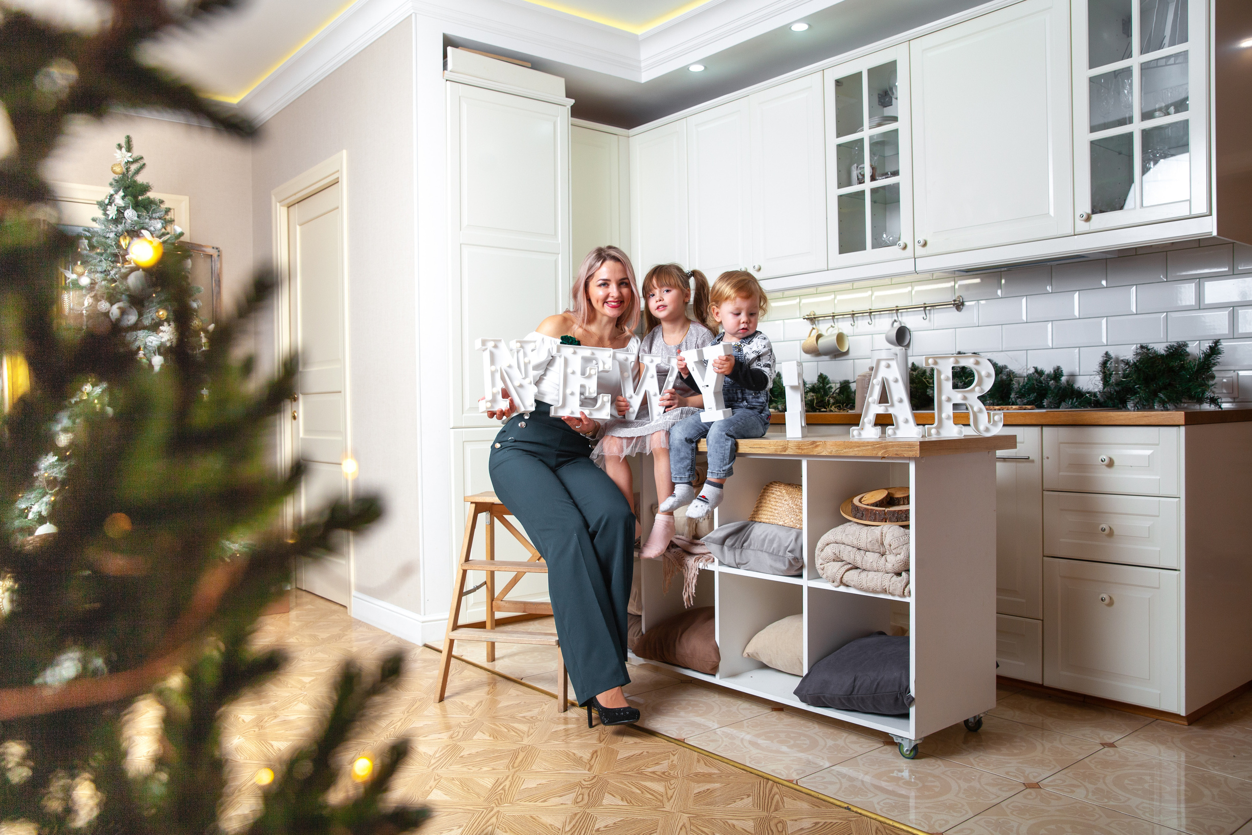 Мария с малышами. Новогодняя фотосессия. Фотограф в Железнодорожном и Балашихе