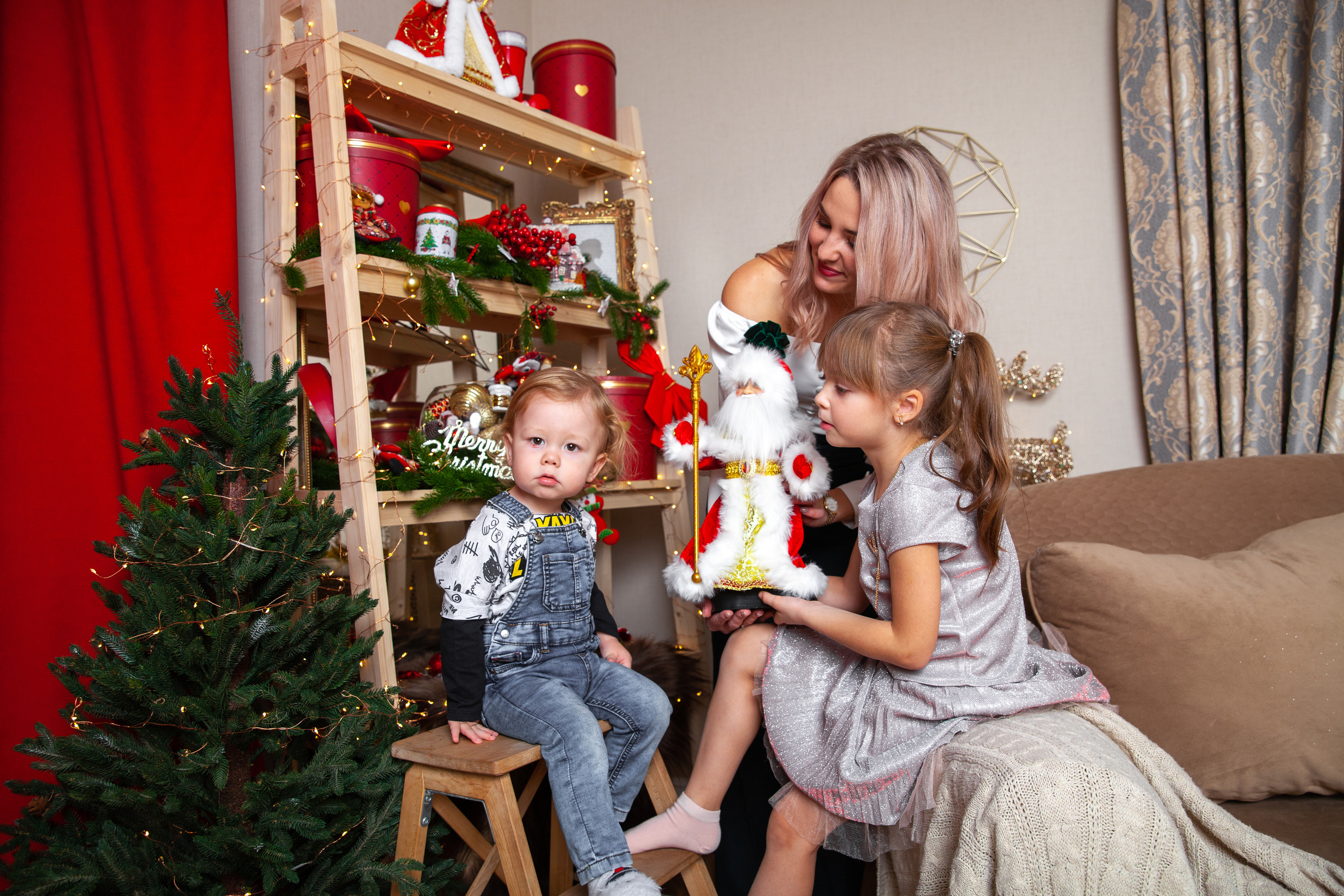 Мария с малышами. Новогодняя фотосессия. Фотограф в Железнодорожном и Балашихе