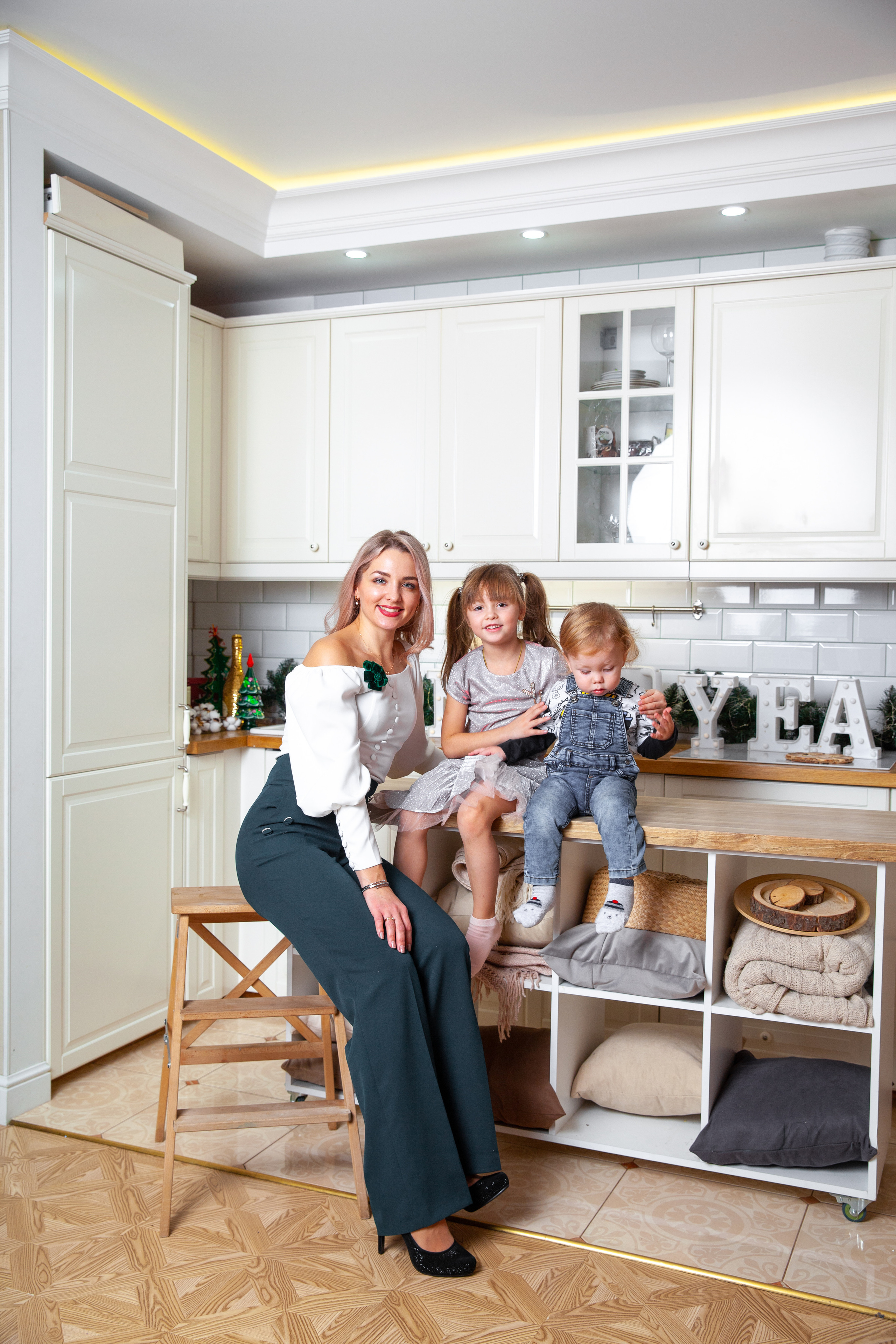 Мария с малышами. Новогодняя фотосессия. Фотограф в Железнодорожном и Балашихе