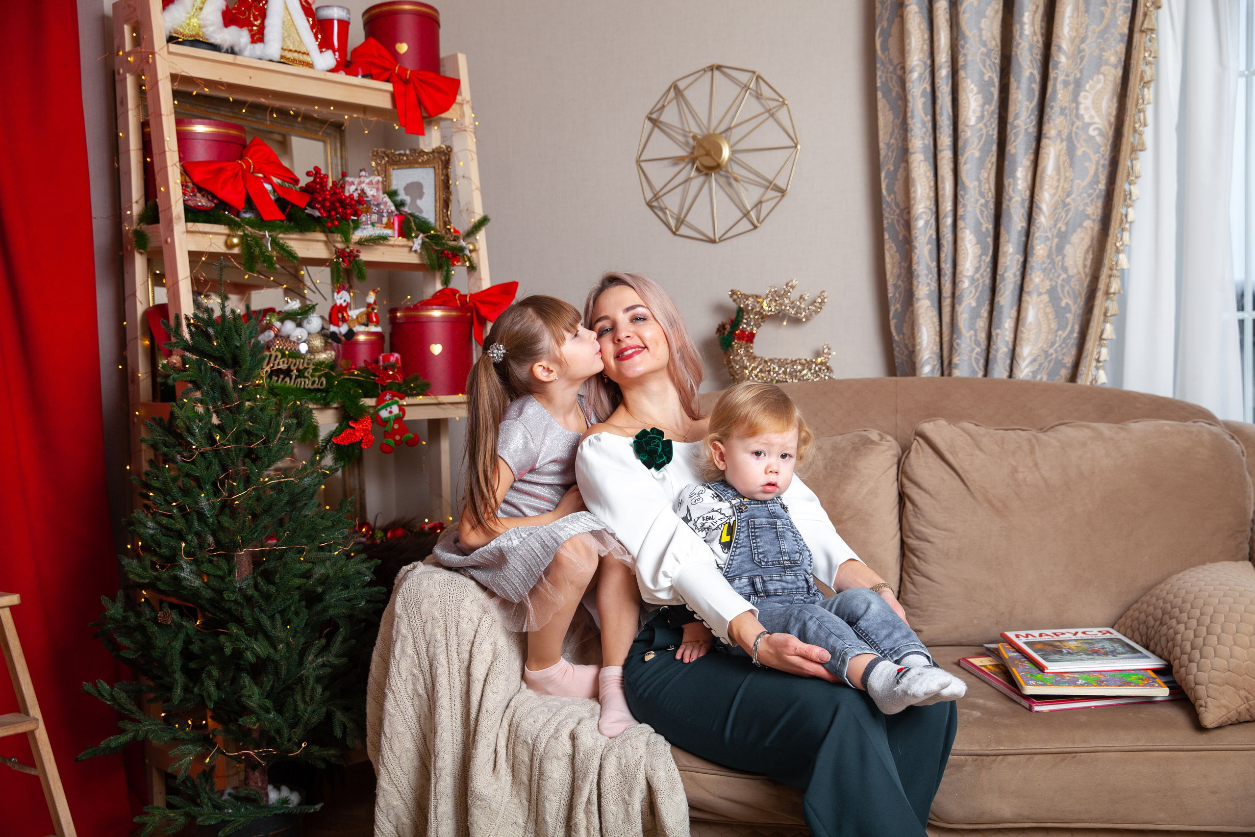 Мария с малышами. Новогодняя фотосессия. Фотограф в Железнодорожном и Балашихе