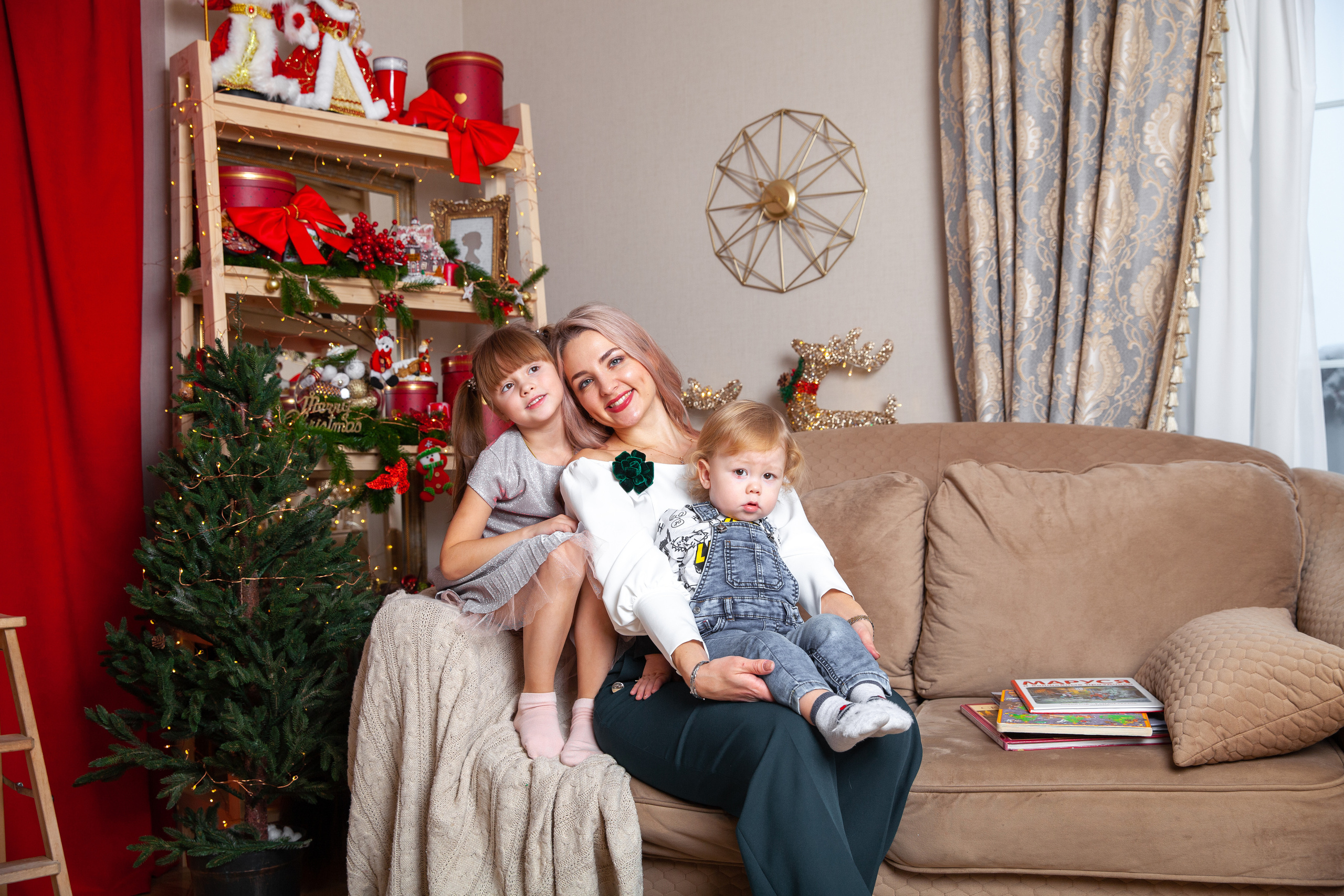 Мария с малышами. Новогодняя фотосессия. Фотограф в Железнодорожном и Балашихе