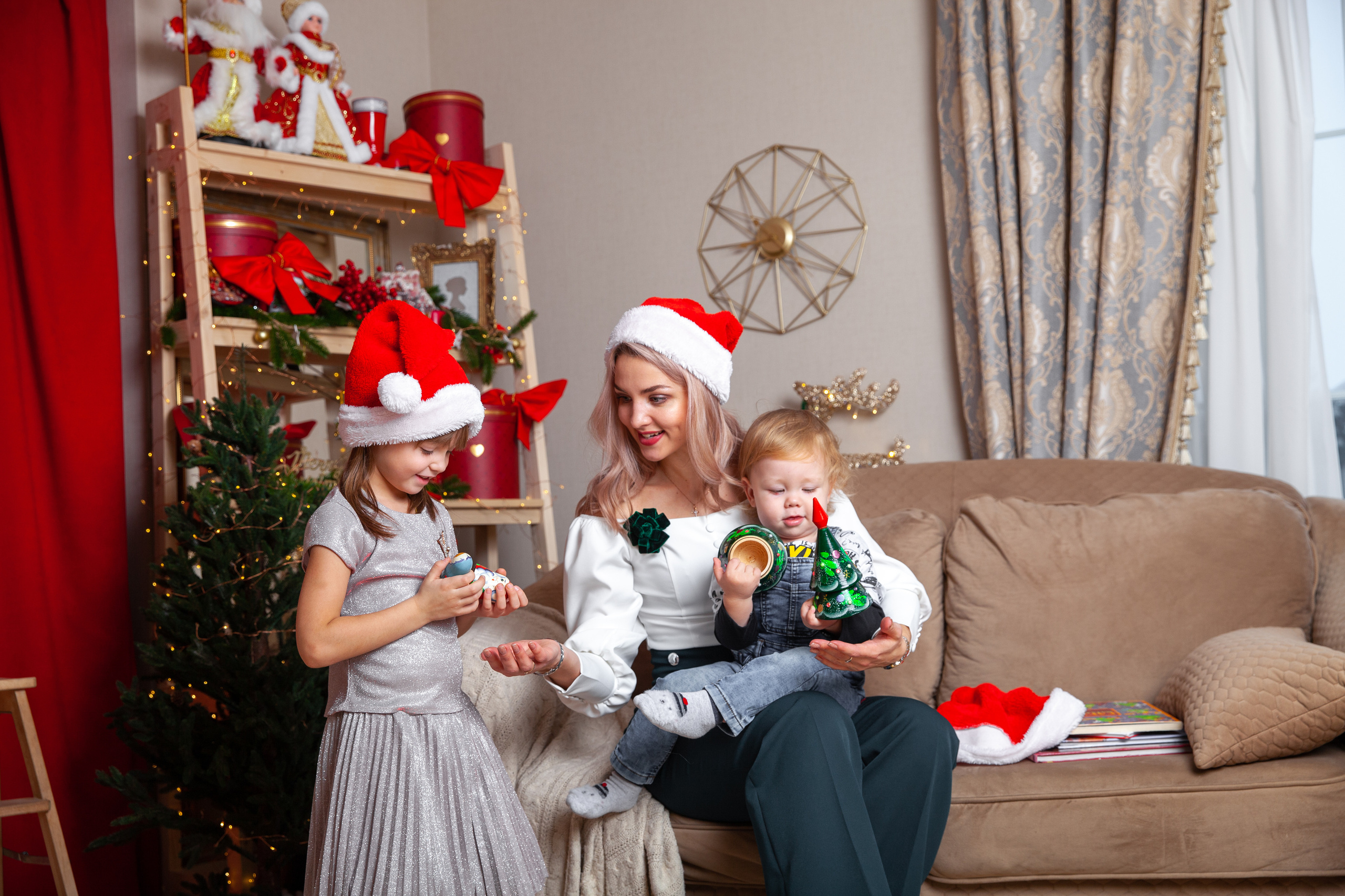 Мария с малышами. Новогодняя фотосессия. Фотограф в Железнодорожном и Балашихе