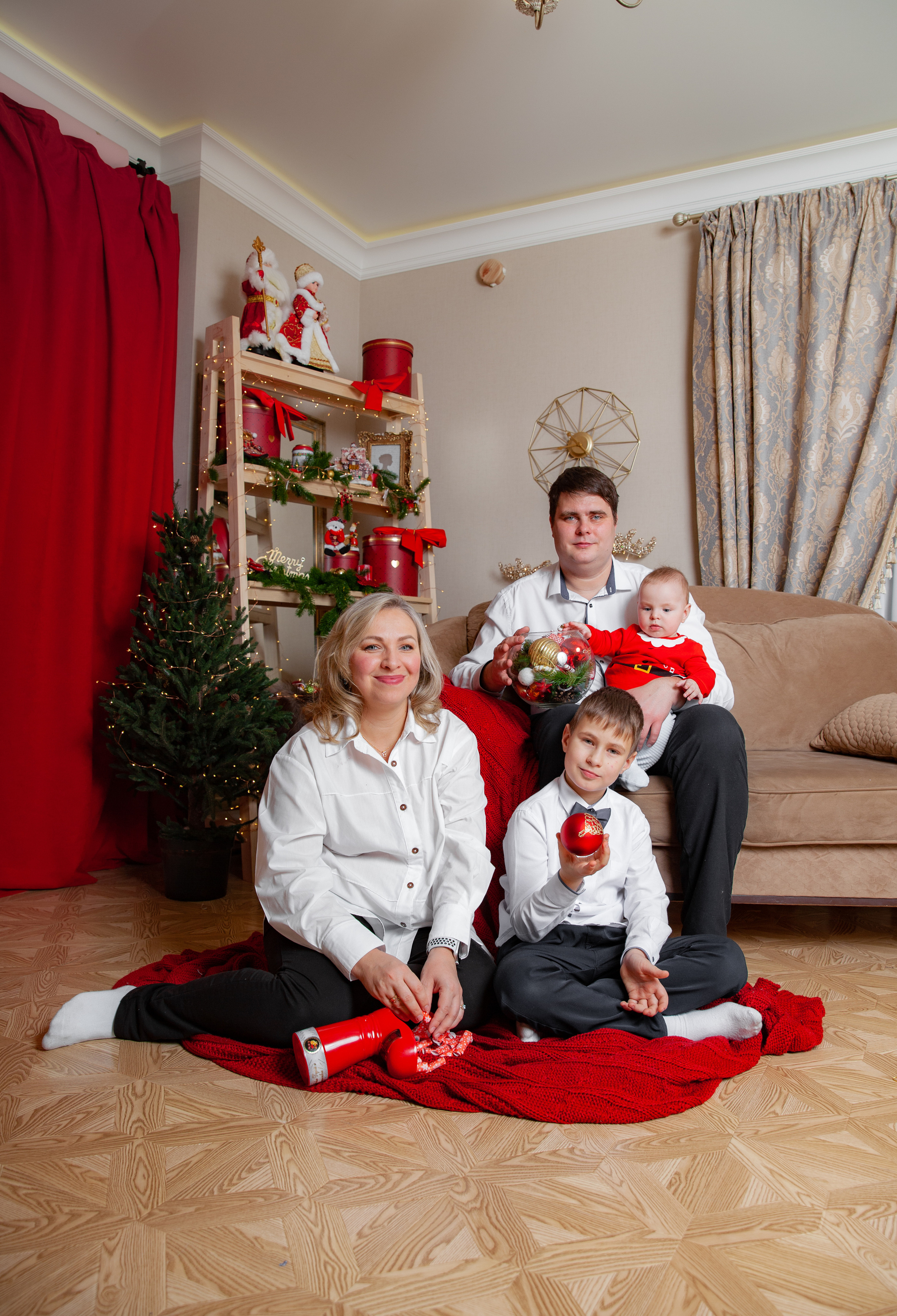 Новогодняя фотосессия для Оли и семьи. Фотограф в Железнодорожном и Балашихе