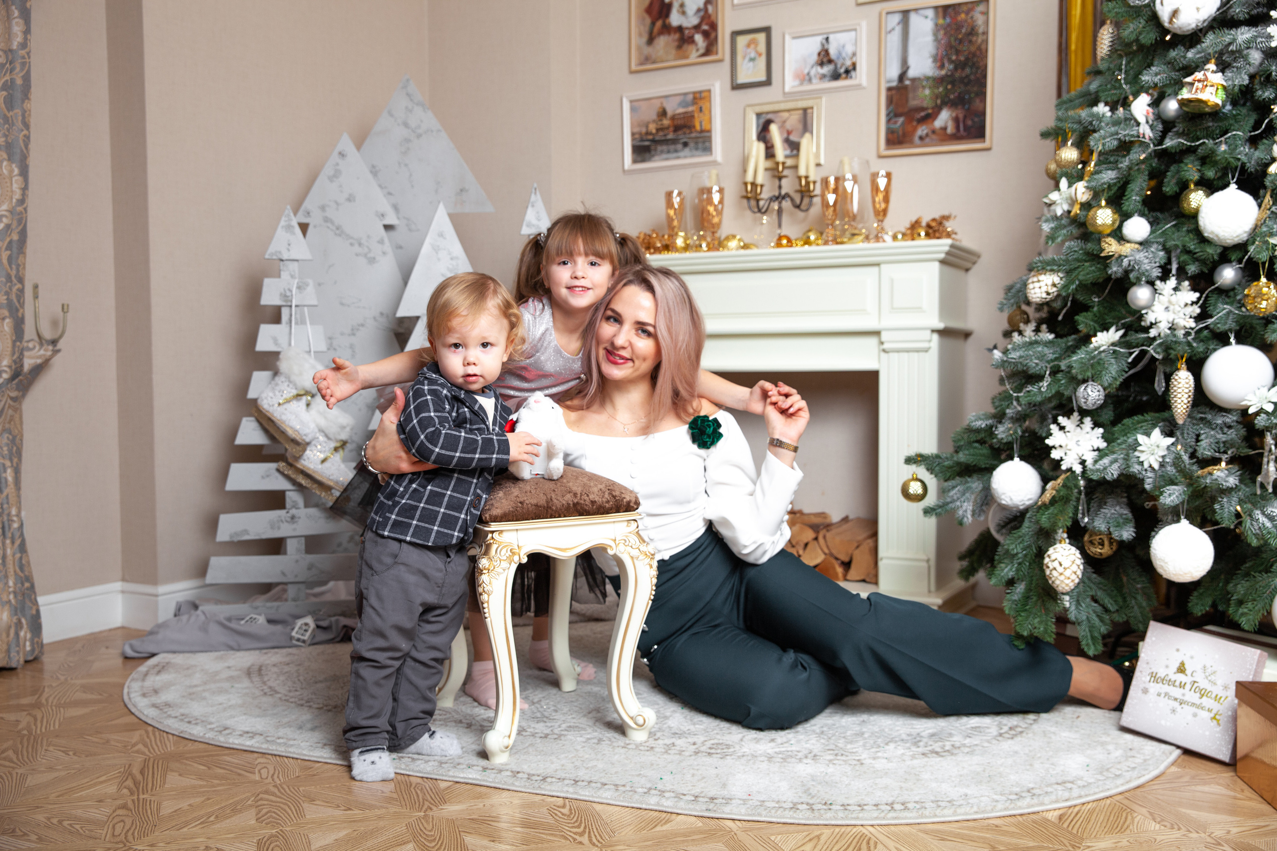 Мария с малышами. Новогодняя фотосессия. Фотограф в Железнодорожном и Балашихе