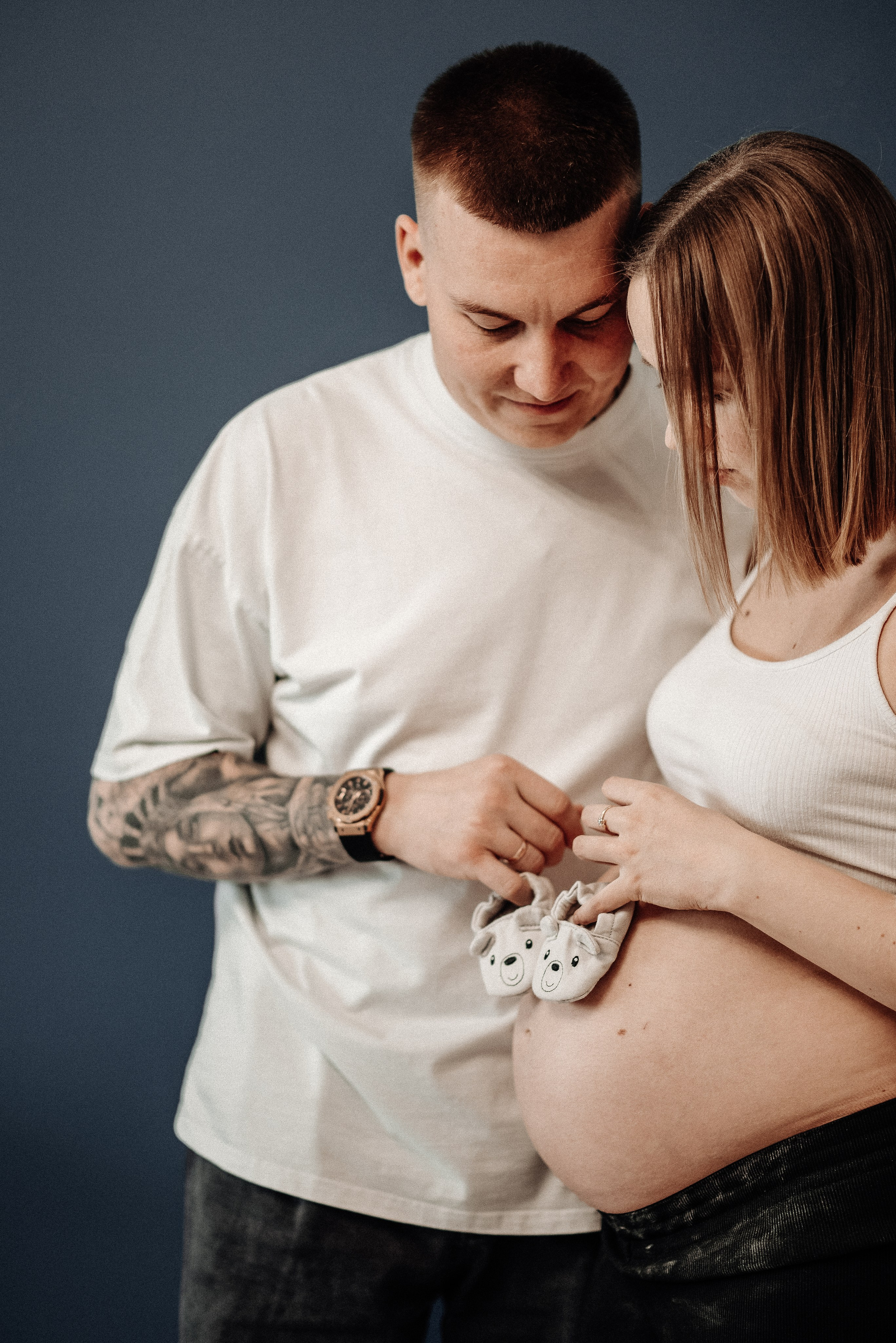 Миша и Ирина в ожидании чуда в домашней обстановке. Свадебный и портретный фотограф в Липецке Юлия Свит