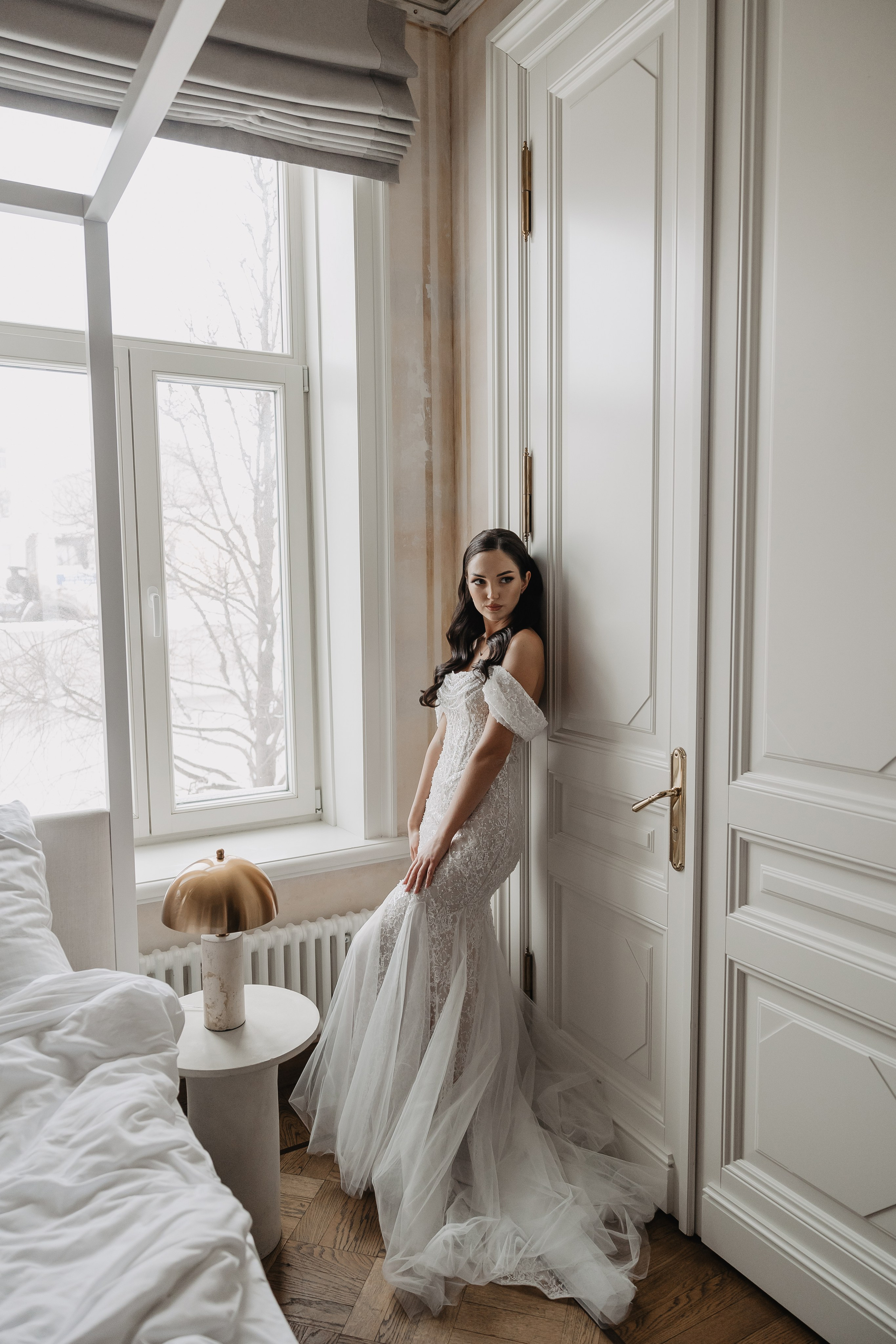 Свадебное утро жениха и невесты и свадебные сборы в отеле Twelve Reasons в Москве