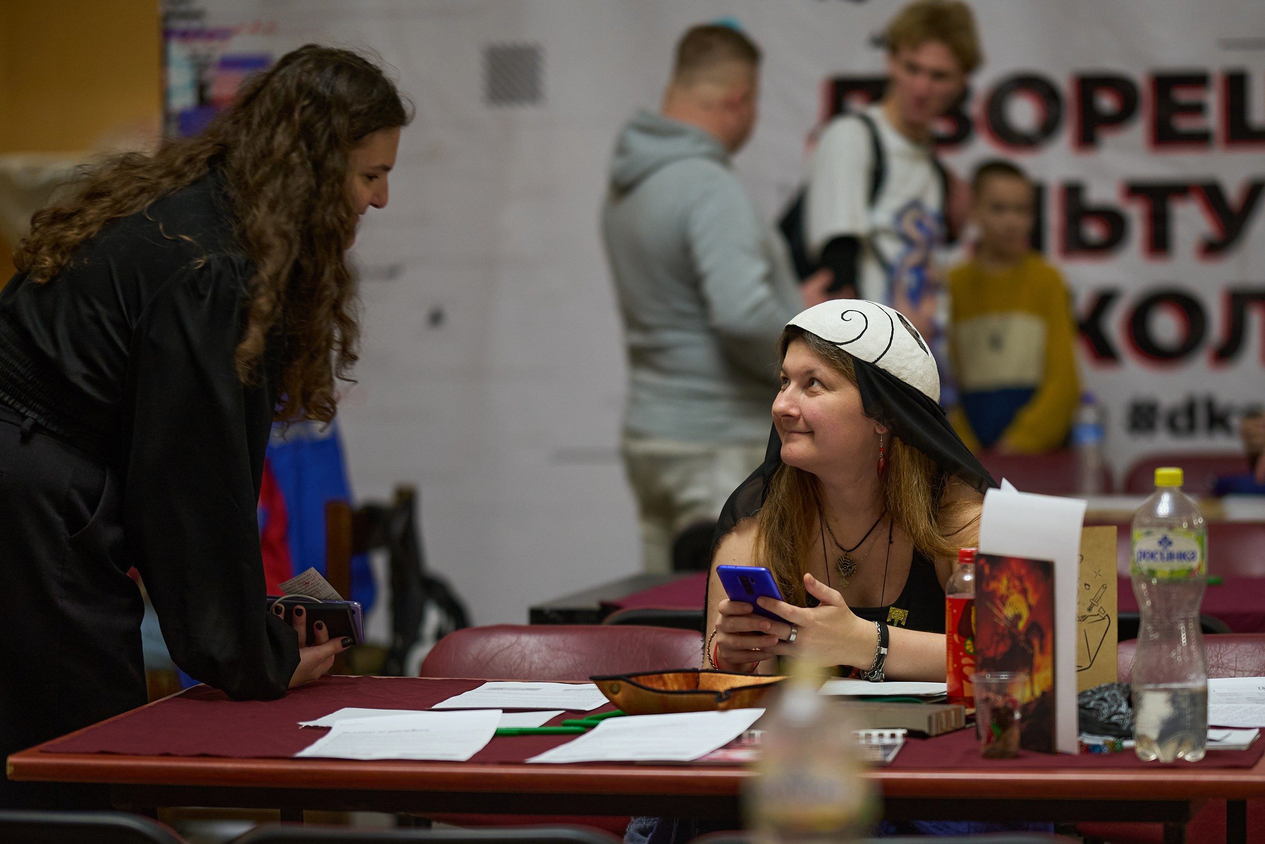 Стол Асты собирался наверно дольше всех. К этому моменту все уже играли давно.