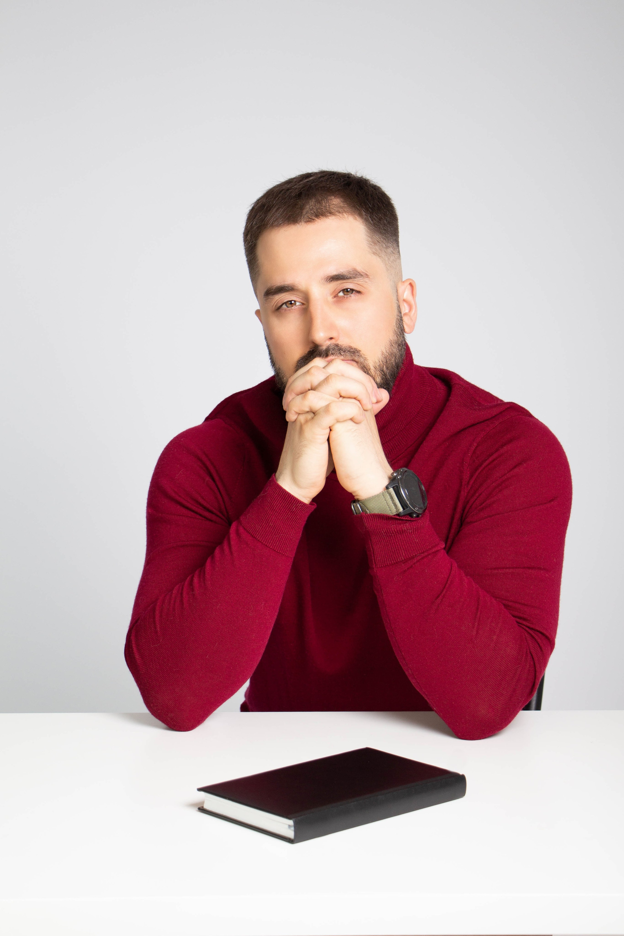 Артем бросает предметы. Нечехова Виктория