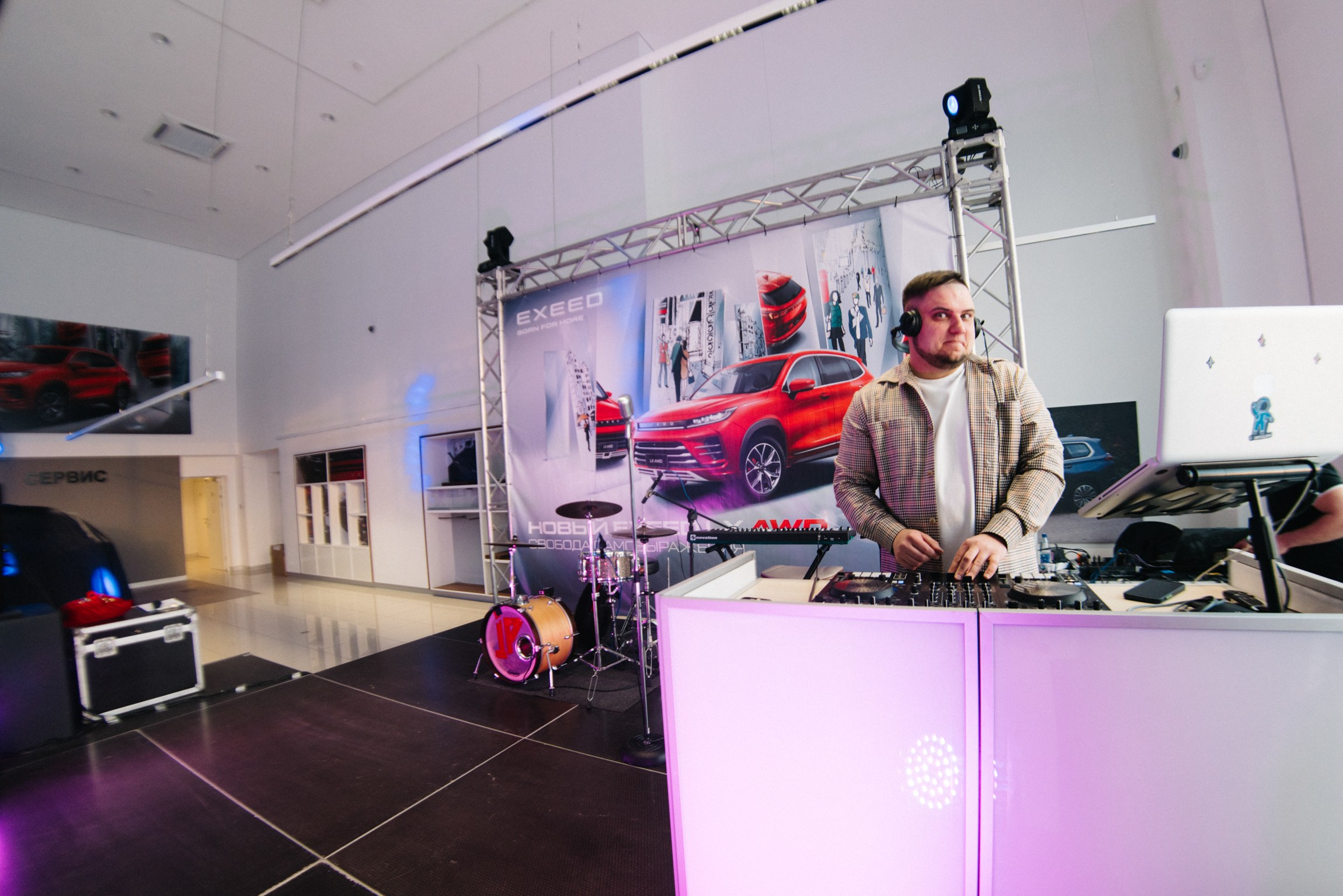 Открытие автосалона Exeed. Портретный и репортажной фотограф Алексей Волков. Москва, Оренбург