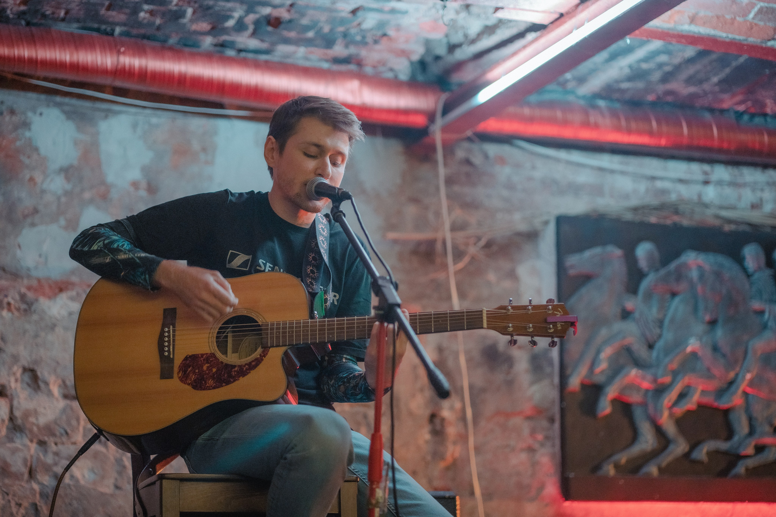 Презентация поэтического сборника. Творческие фотосессии в Москве. Фотоальбом лидера группы ЯЛО