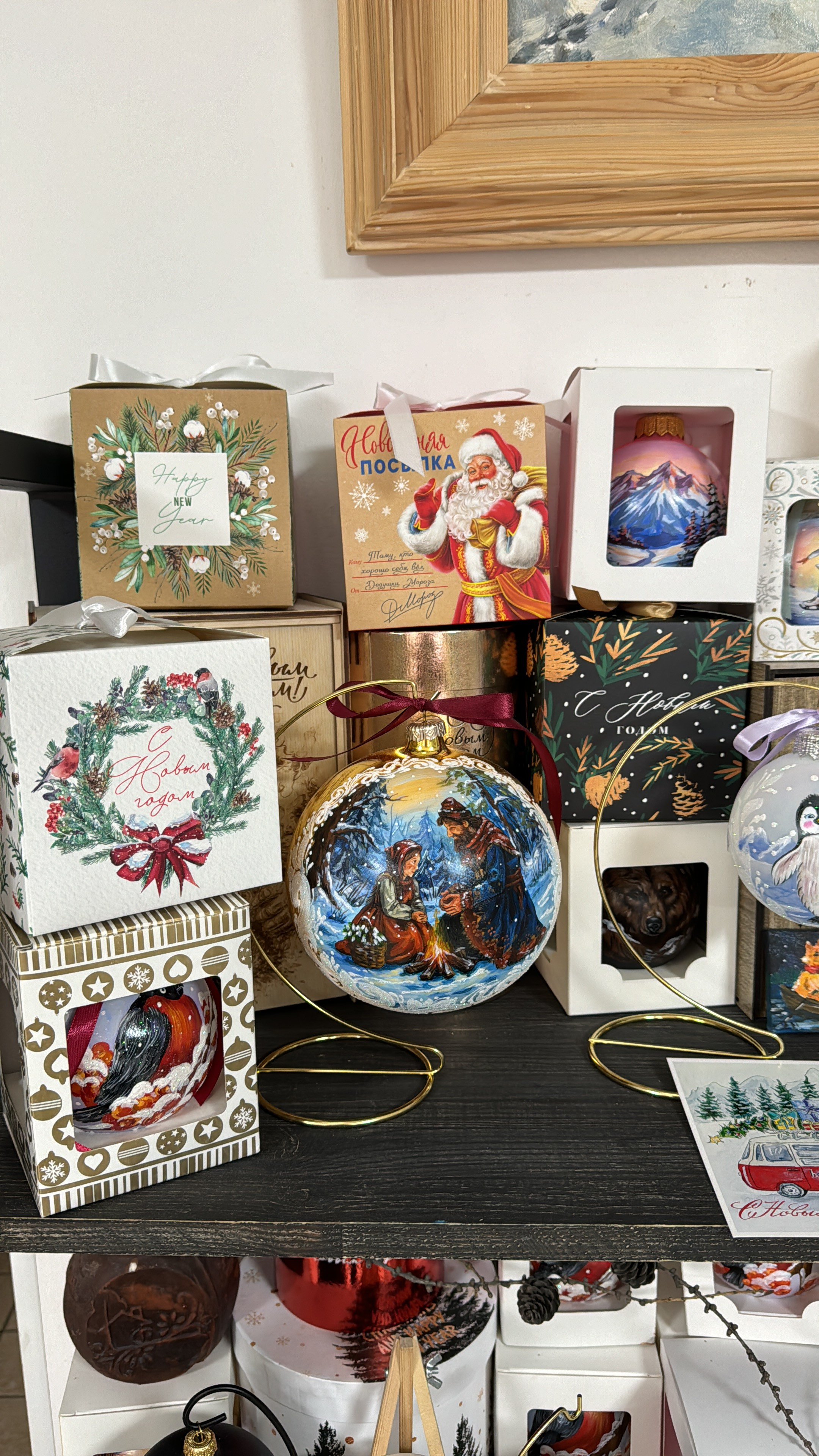 ArtSHARm- наше портфолио по ёлочным шарам с ручной росписью. Художественная ручная роспись елочных шаров, корпоративные подарки и восковые аромасвечи