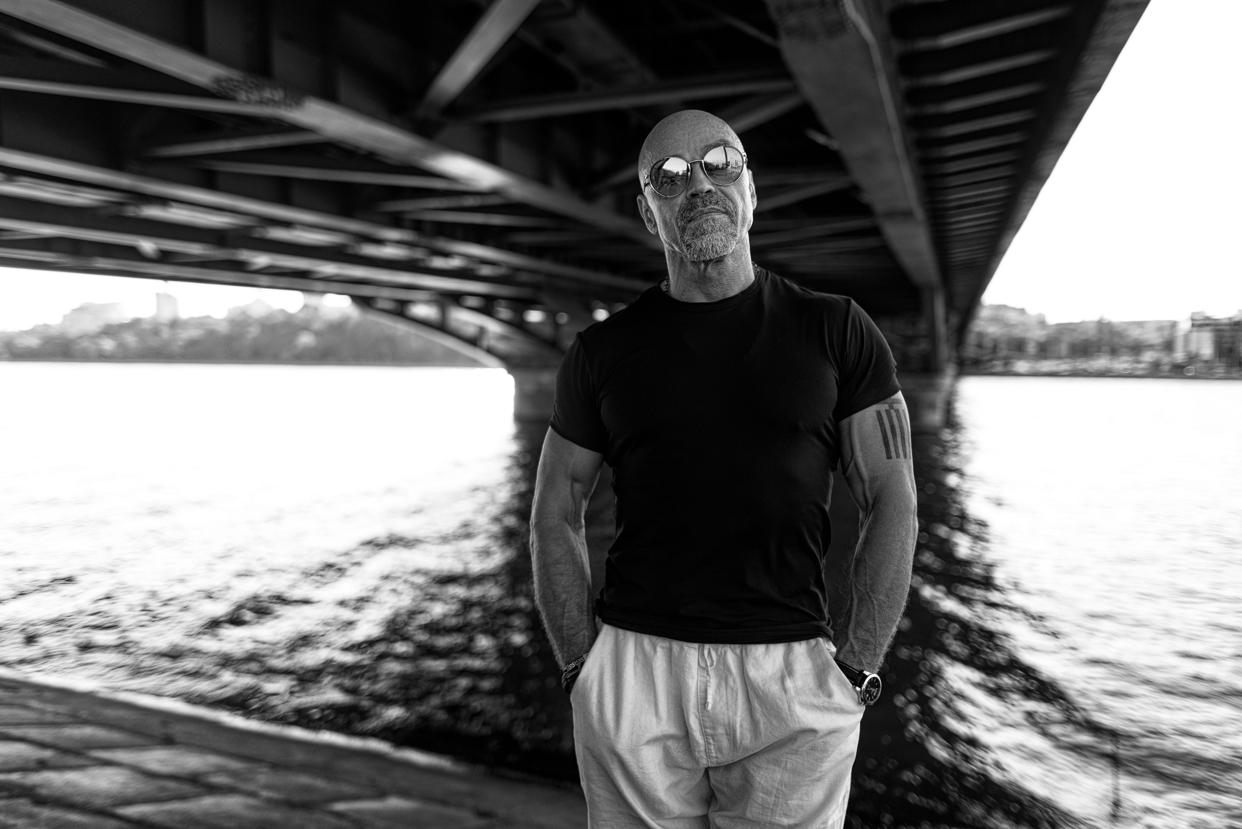 Фотосет на улице и спортплощадке с Александром для контента. Дмитрий Шульгин, портретный фотограф в Воронеже