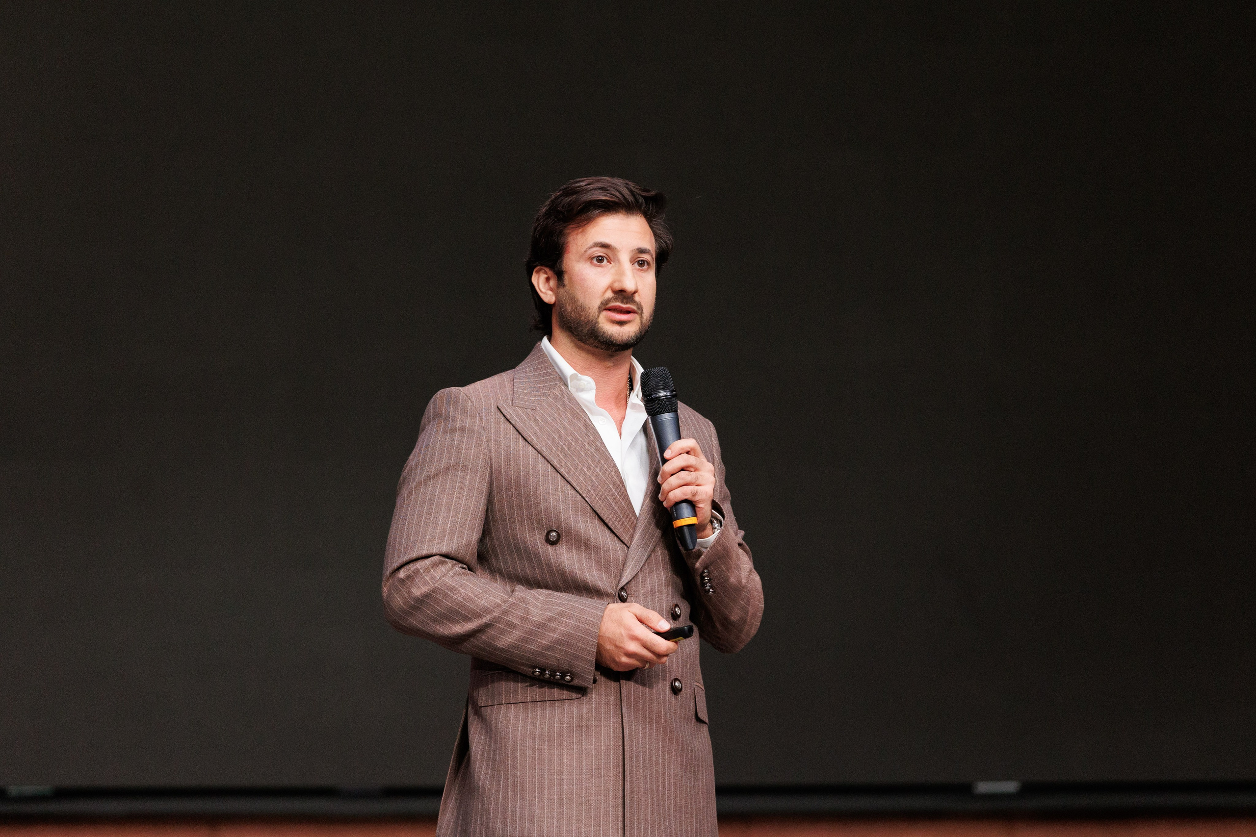 Форум Максима Батырева «Продажи по-новому». Репортажный Фотограф в Москве Юра Гушан