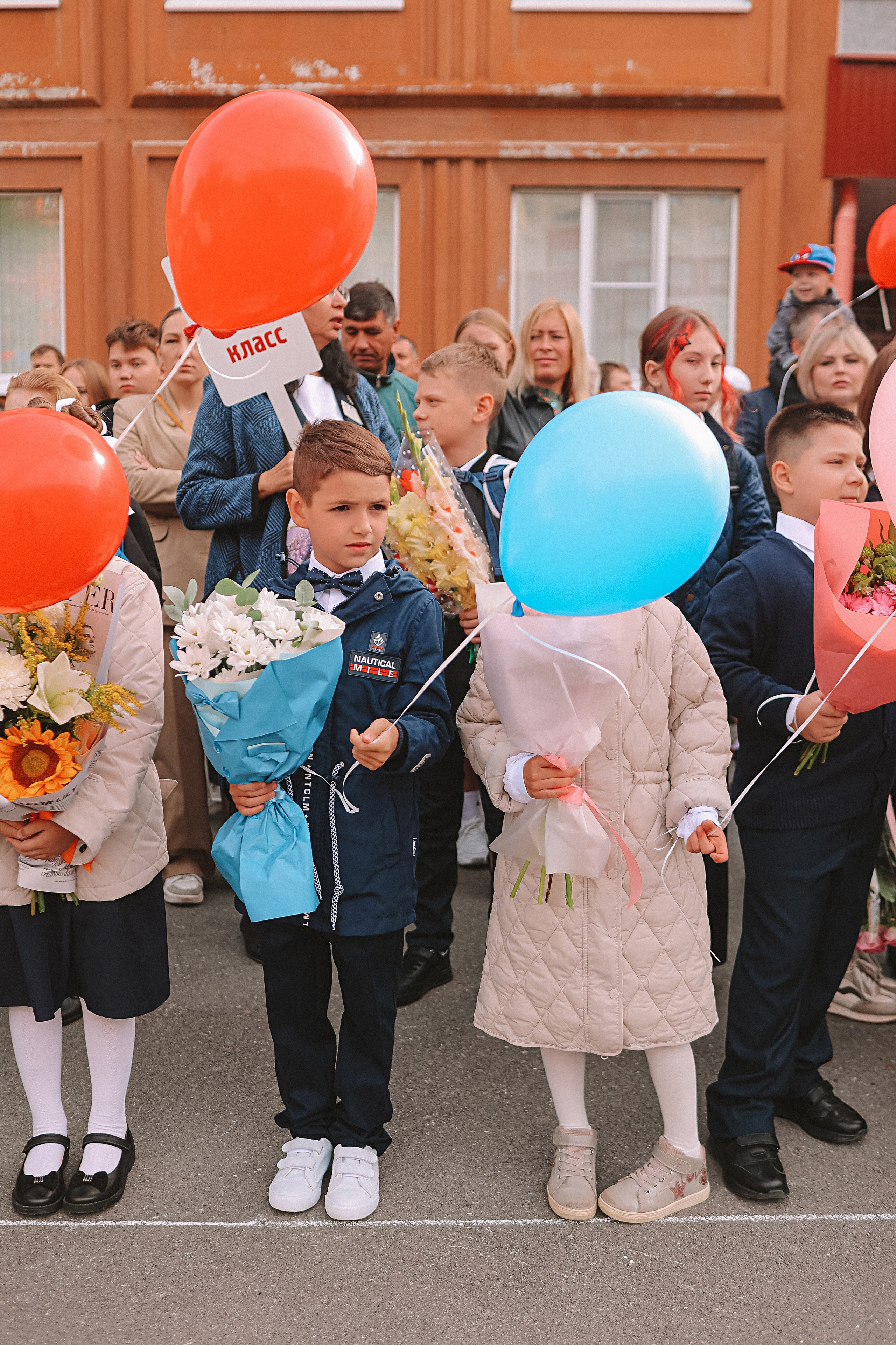 1 сентября линейка+кл час+портреты. Семейный фотограф Тюмень, фотограф на роды Салмина Мария