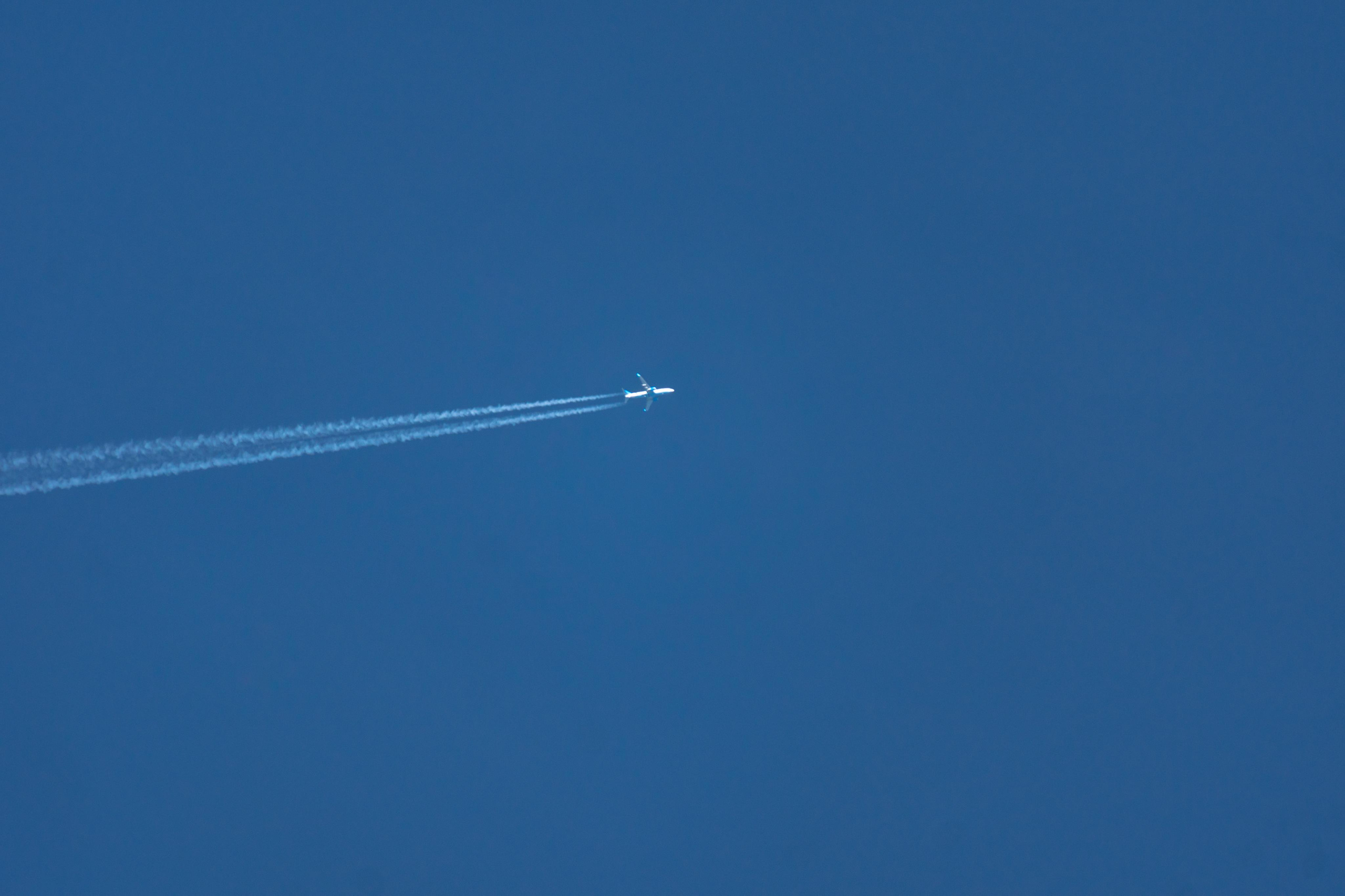 Самолет в небе