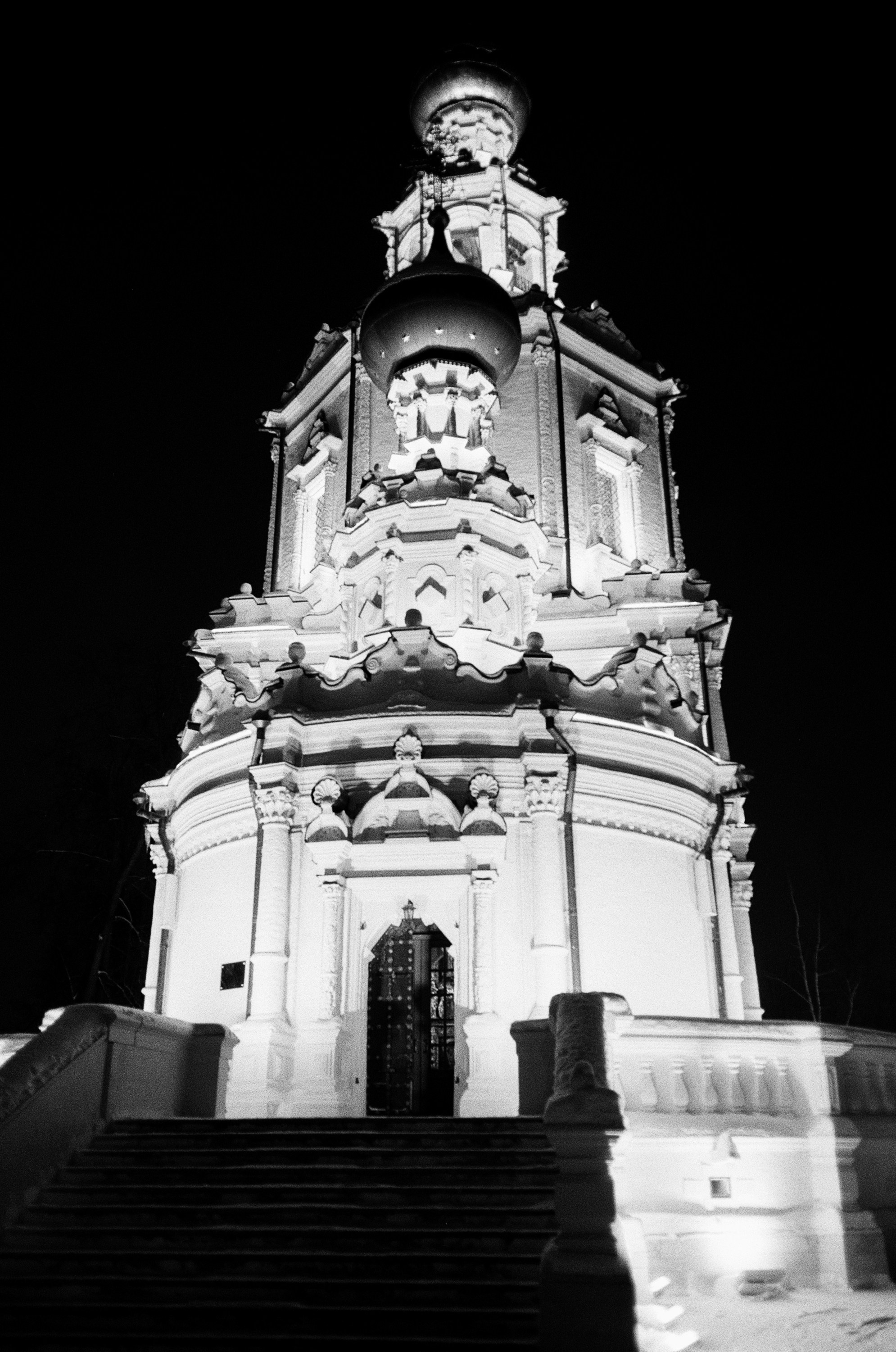 Voigtlander BESSA-T / Ultron 28 mm f/2 / Ilford PAN 400