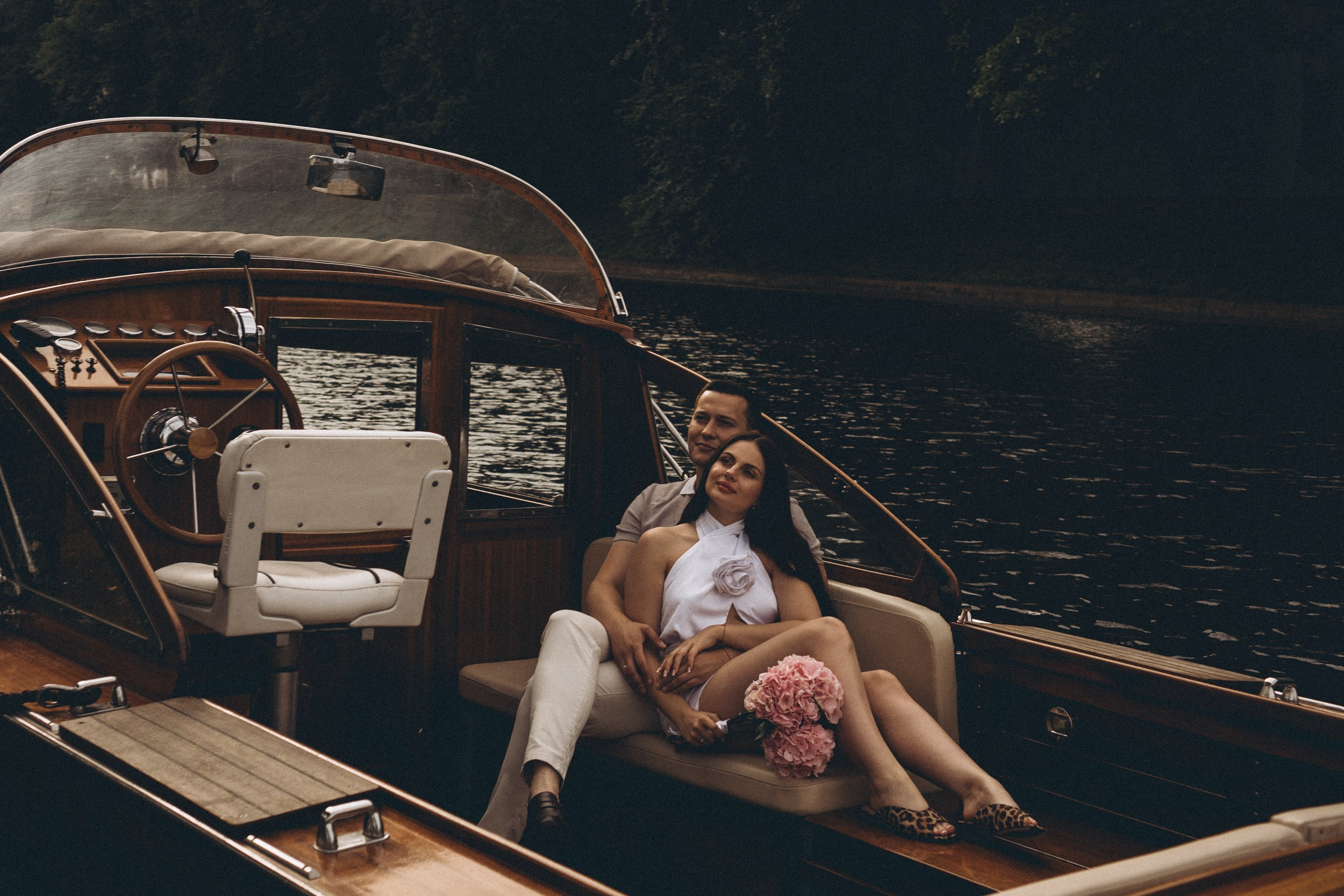 СВАДЕНБНАЯ СЬЕМКА НА КАТЕРЕ ПО КАНАЛАМ САНКТ-ПЕТЕРБУРГА И В АКВАТОРИИ НЕВЫ. Профессиональный фотограф, Санкт-Петербург — Виктория Богомолова