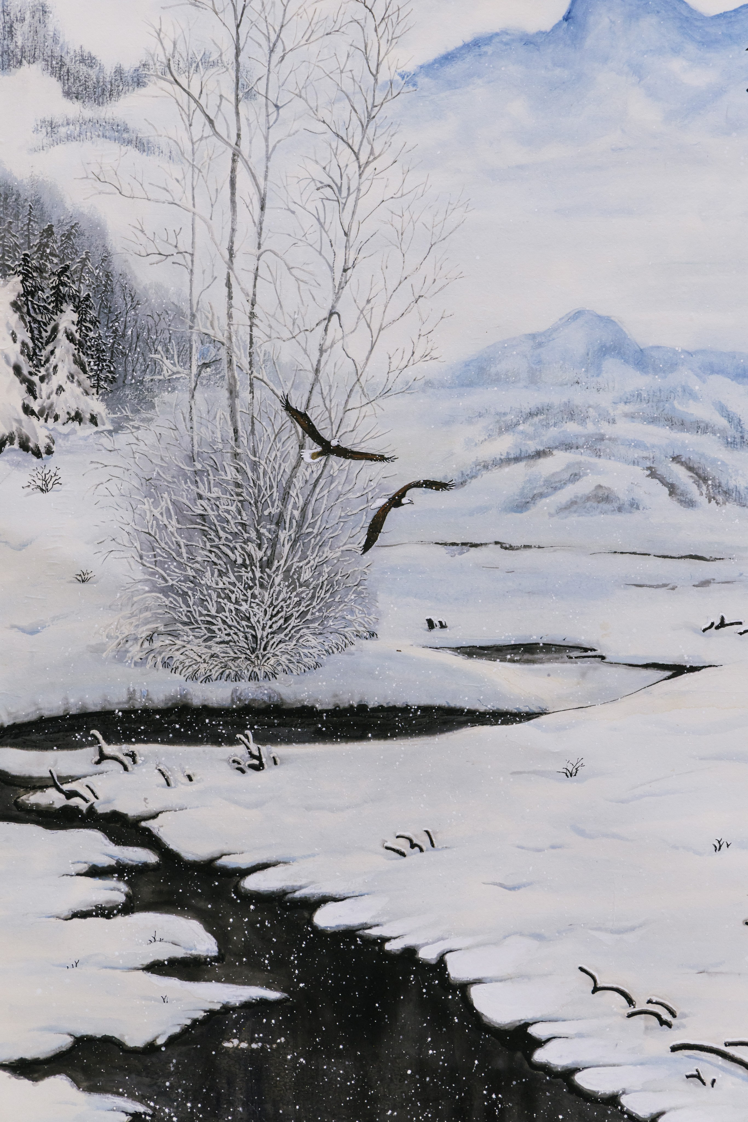 Фото с выставки в картинной галерее Вернисаж в Находке с работами китайских художников из Харбина