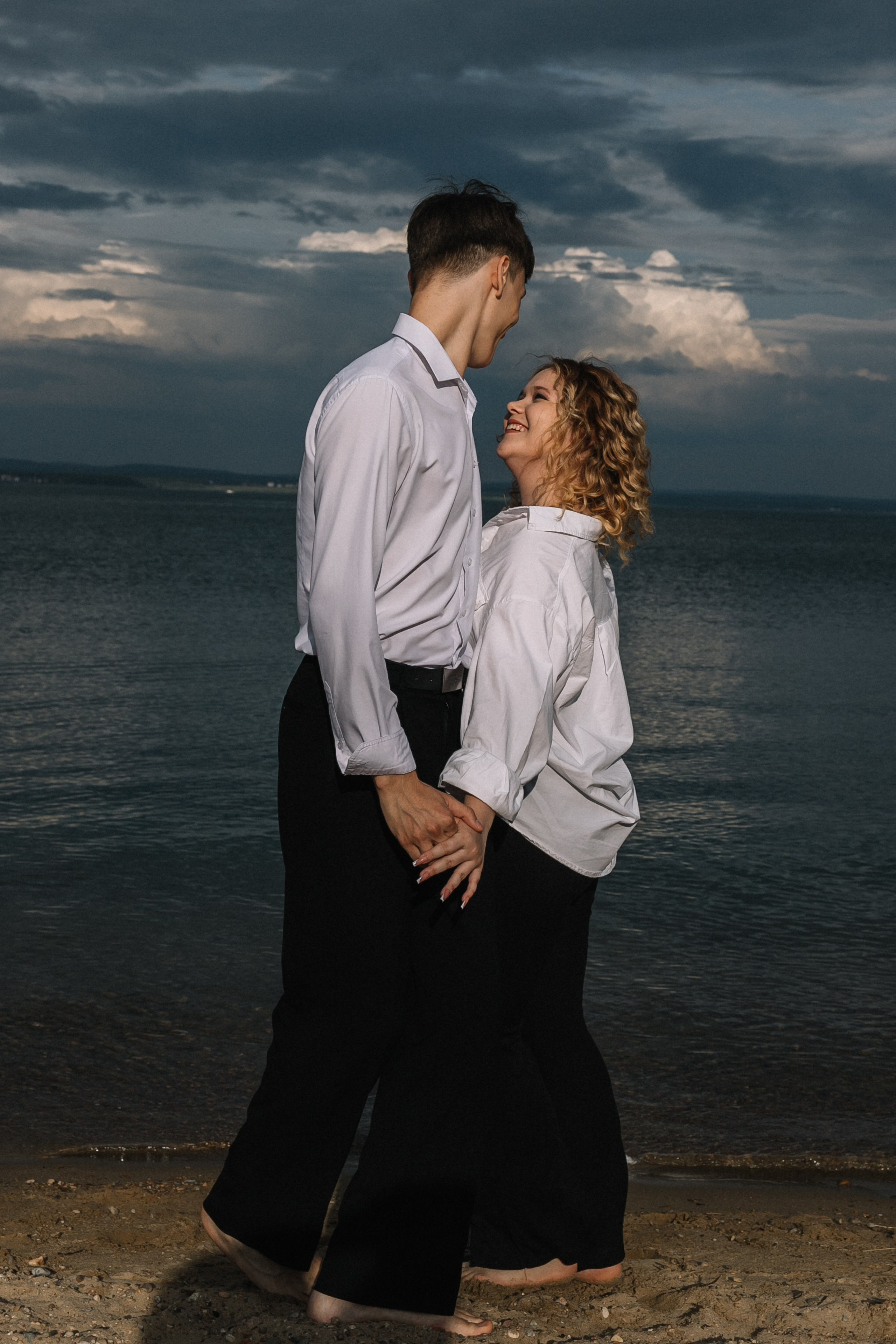 LOVE story для Лизы и Дениса. Фотограф в Иркутске Анастасия Кись. Студийная фотосессия беременности в тканях Иркутск. Семейная фотосессия, ПОРТРЕТ «ПОКОЛЕНИЕ»