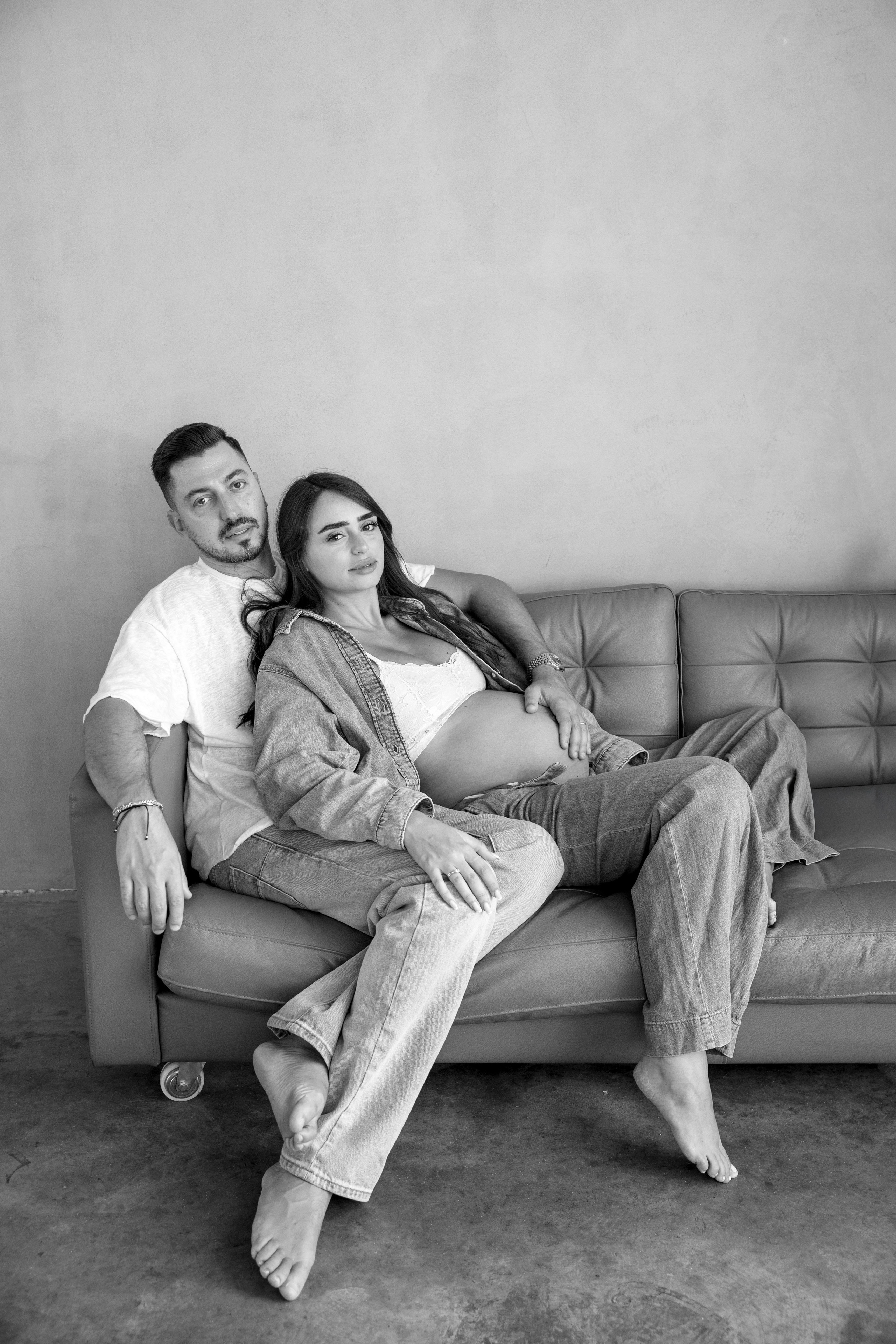 Pregnancy photoshoot inside the studio in Tel Aviv. Главная