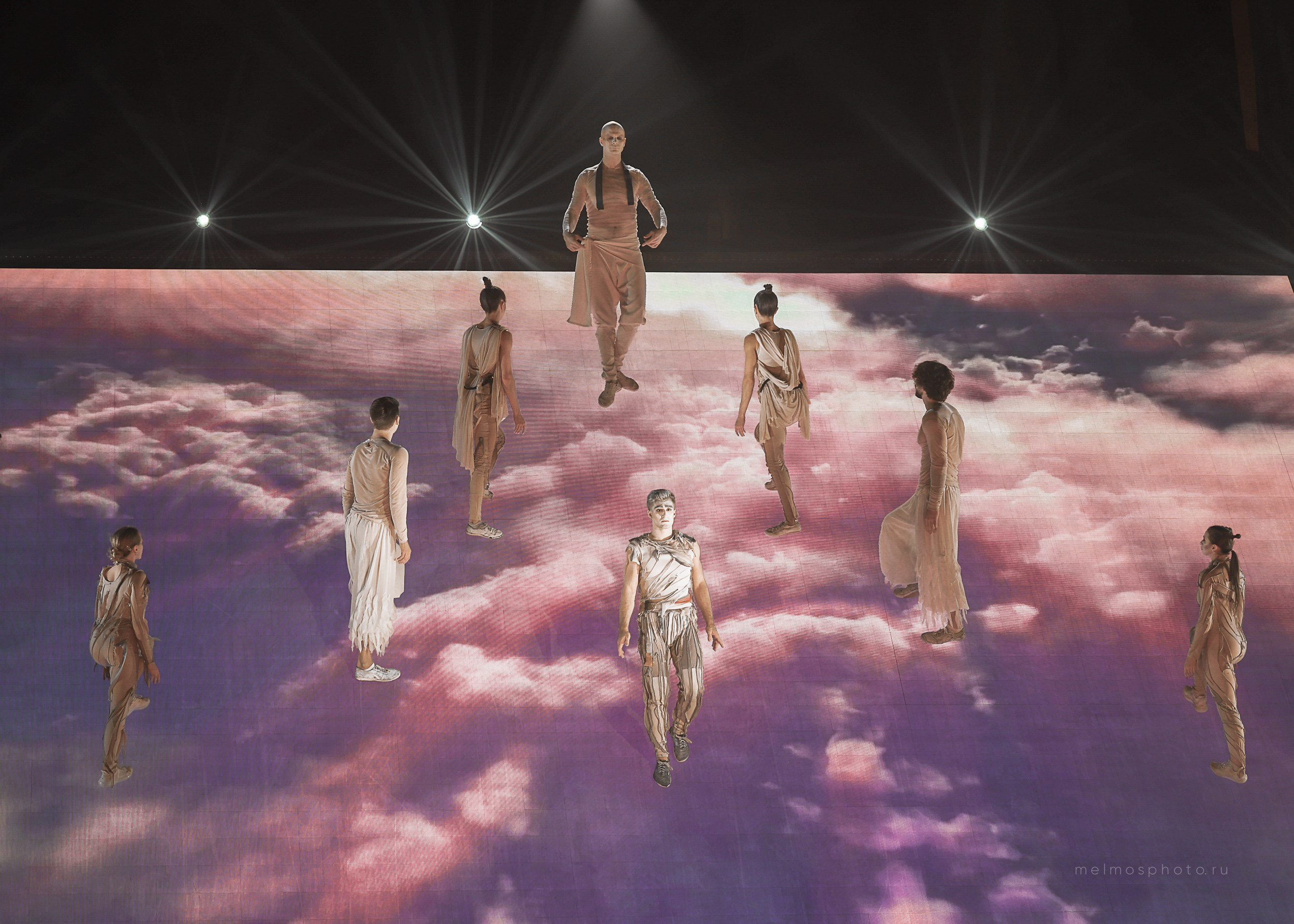 АНТИГРАВИТАЦИЯ. Репортажный, архитектурный, театральный и файн-арт фотограф Лена Мельникова в Москве