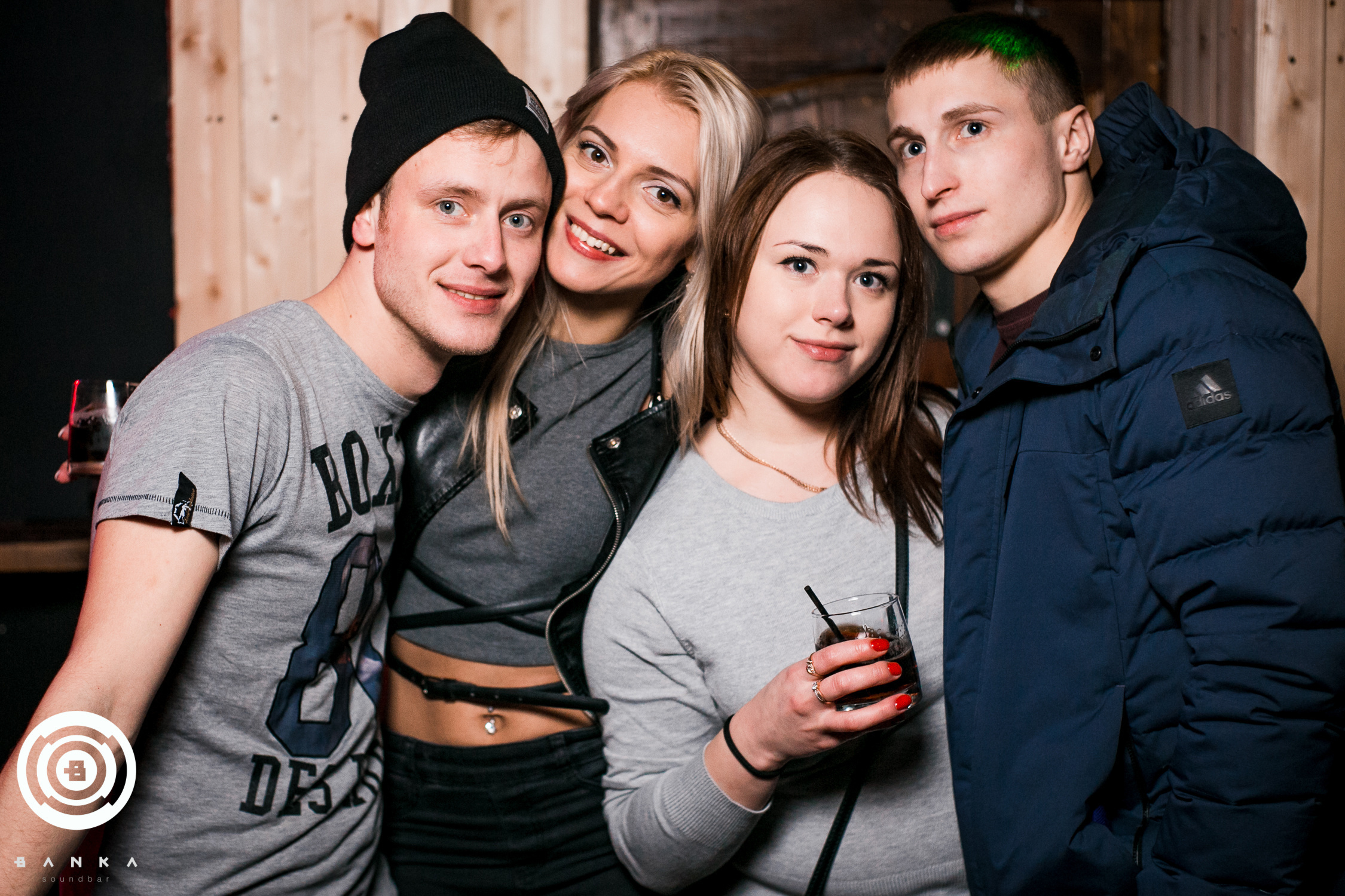 Вечеринки в ночных клубах. Свободный фотограф