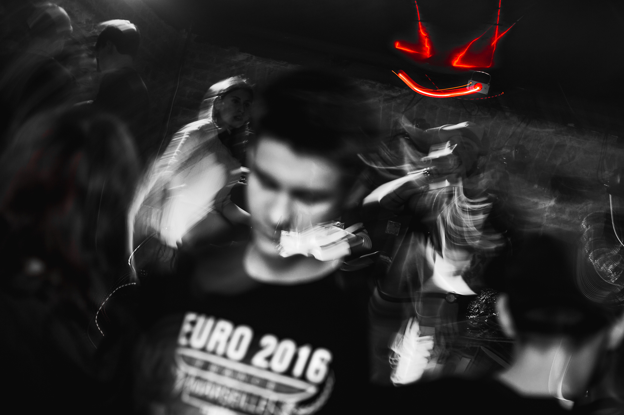 Вечеринки в ночных клубах. Свободный фотограф