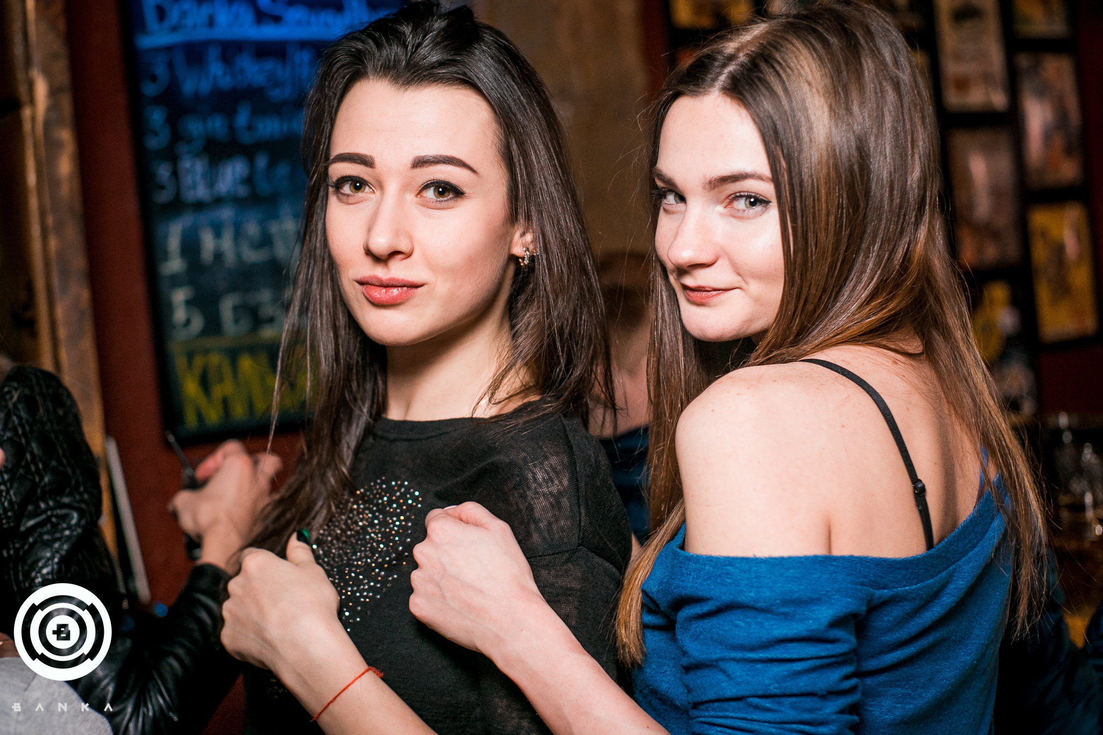 Вечеринки в ночных клубах. Свободный фотограф