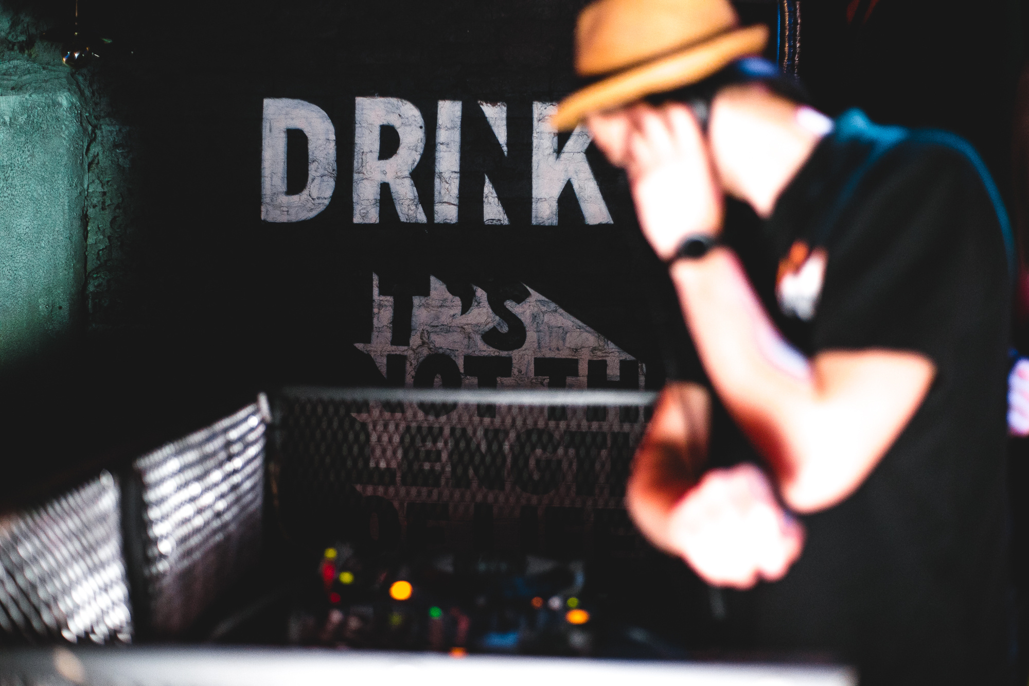 Вечеринки в ночных клубах. Свободный фотограф