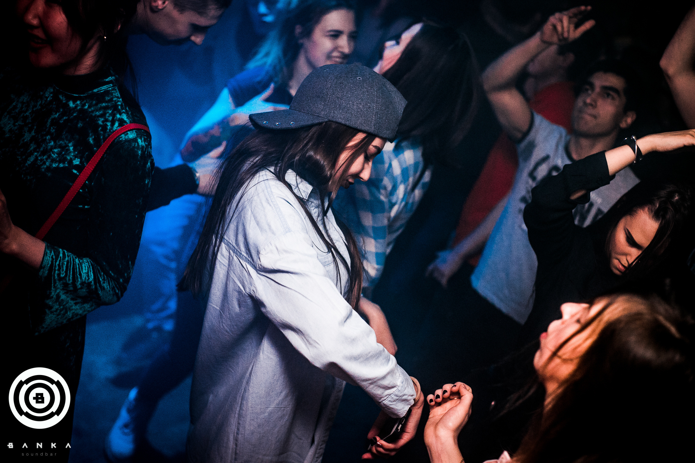 Вечеринки в ночных клубах. Свободный фотограф